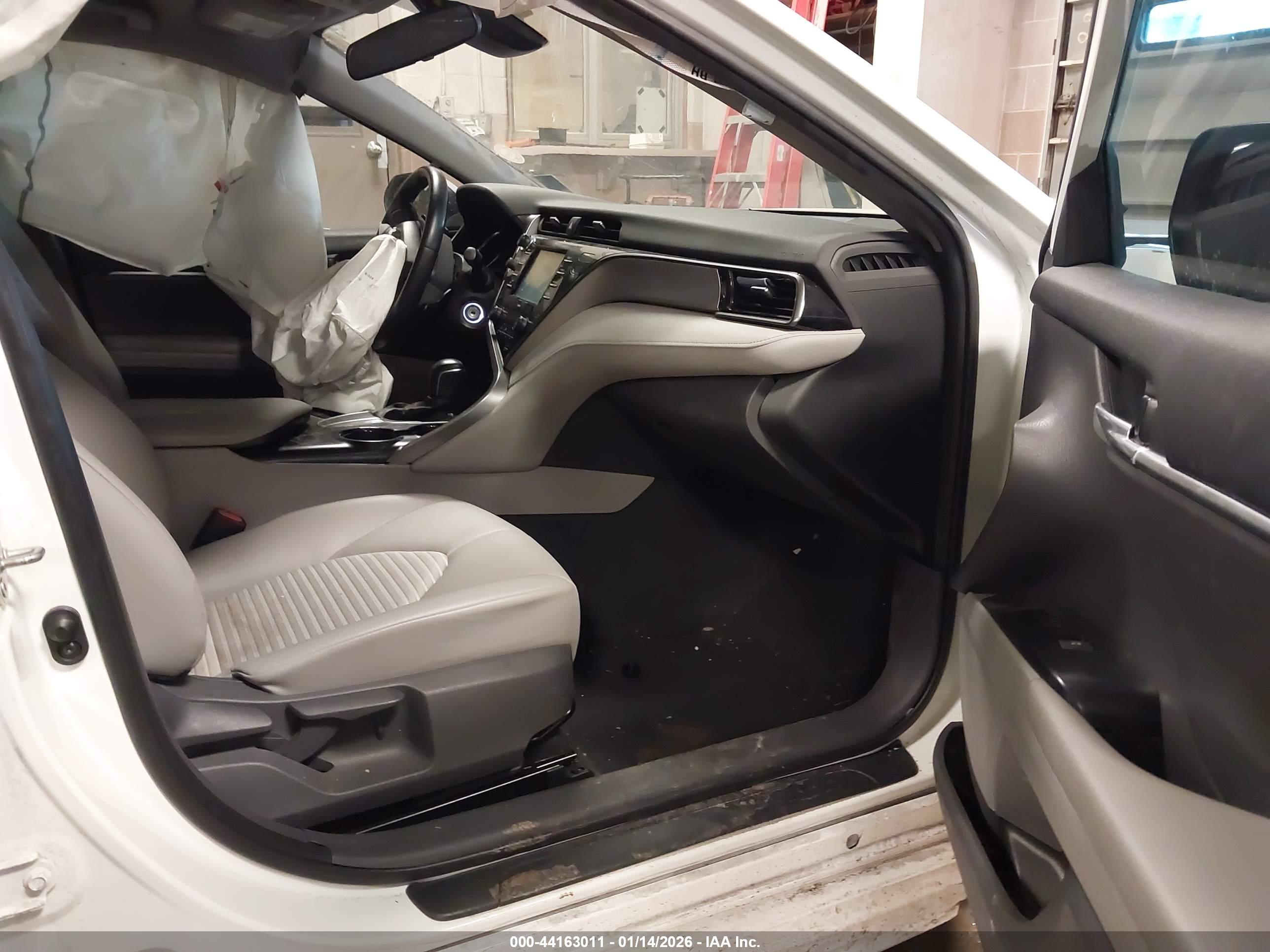TOYOTA CAMRY image 5