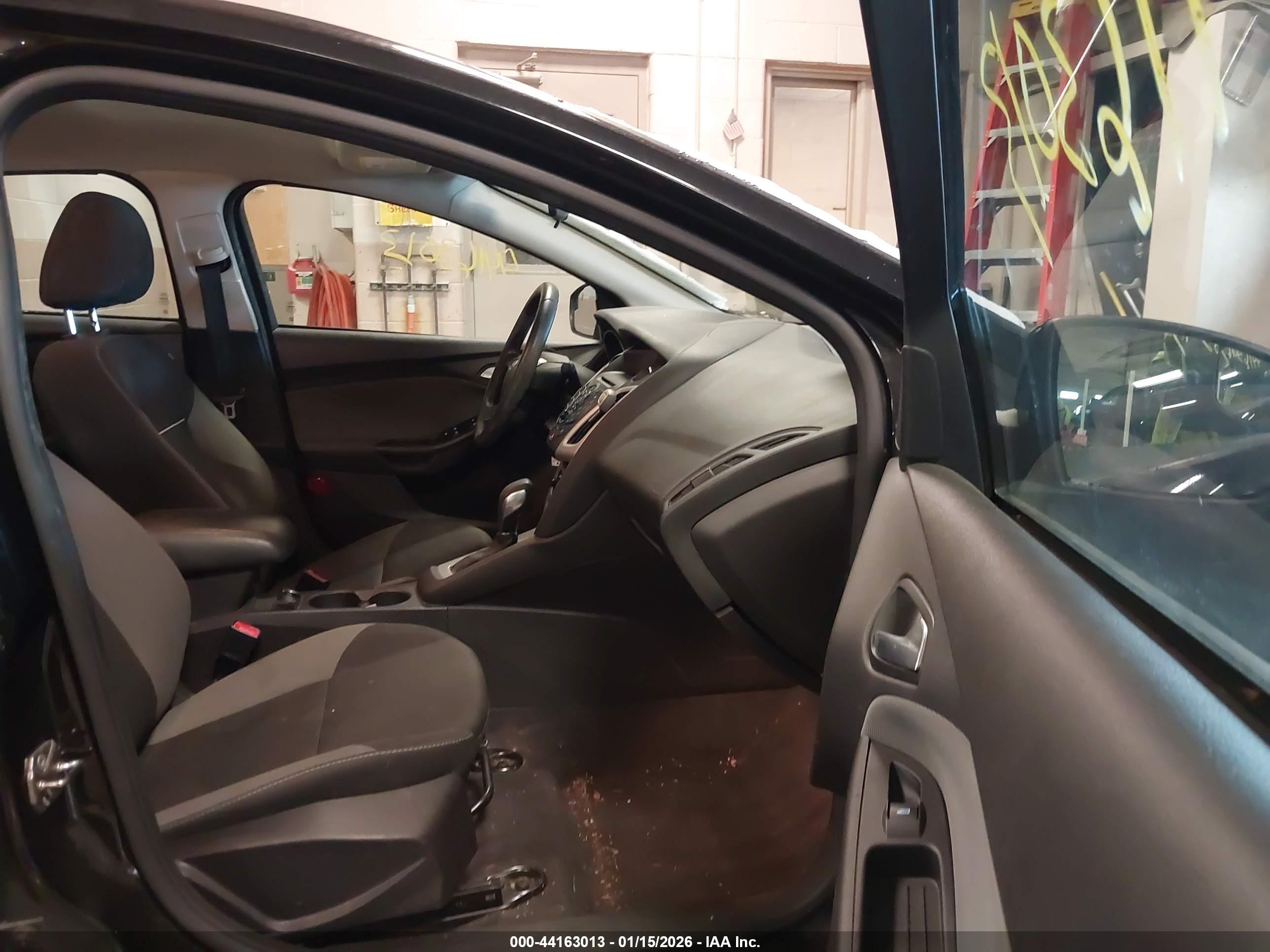 FORD FOCUS image 5
