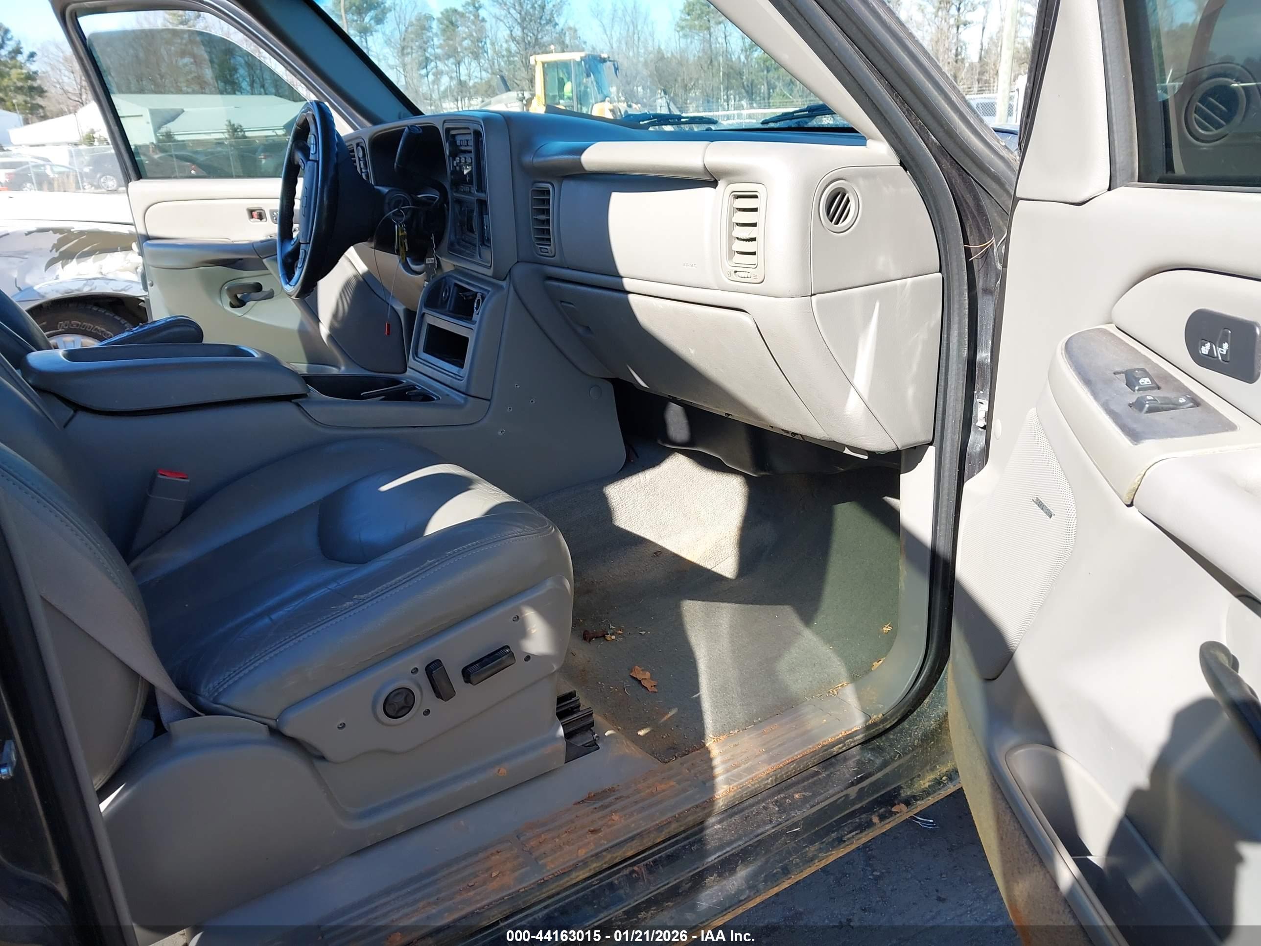 CHEVROLET SILVERADO image 5
