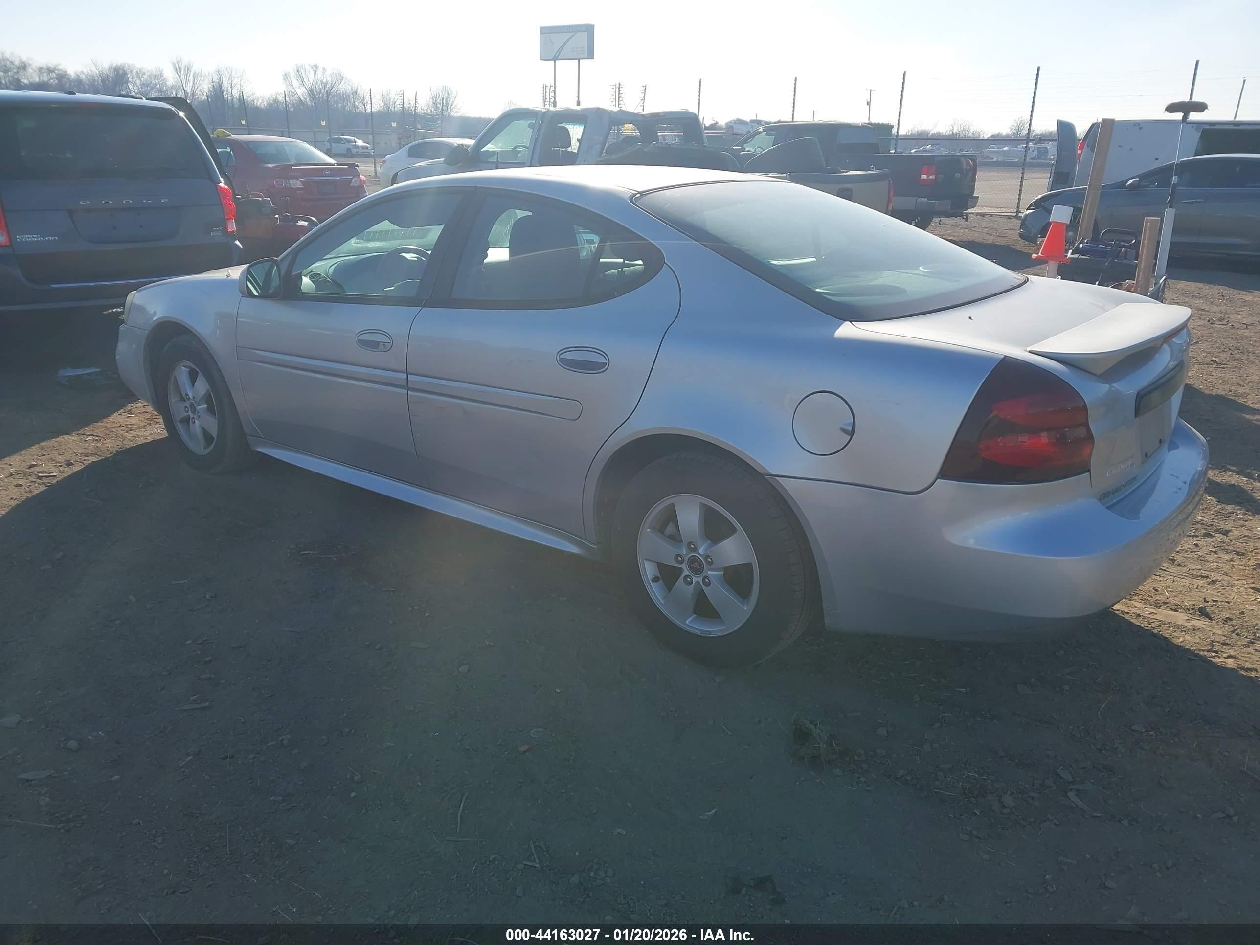 PONTIAC GRAND image 3