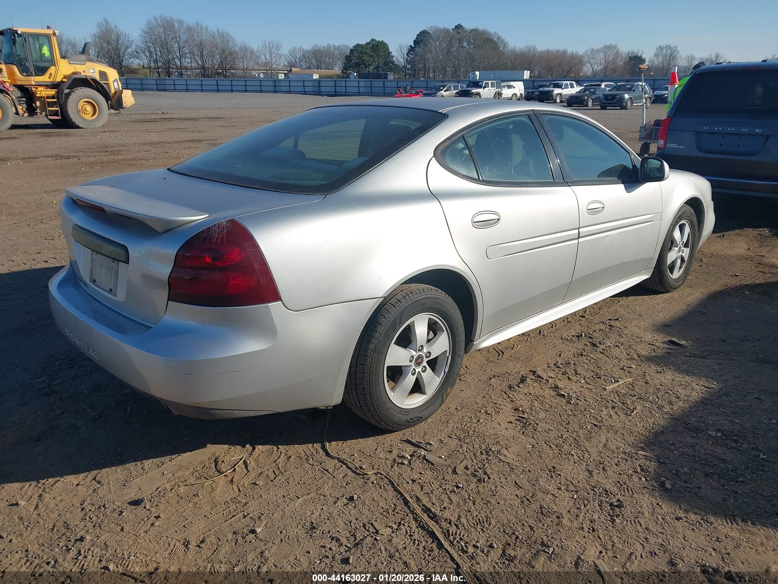PONTIAC GRAND image 4