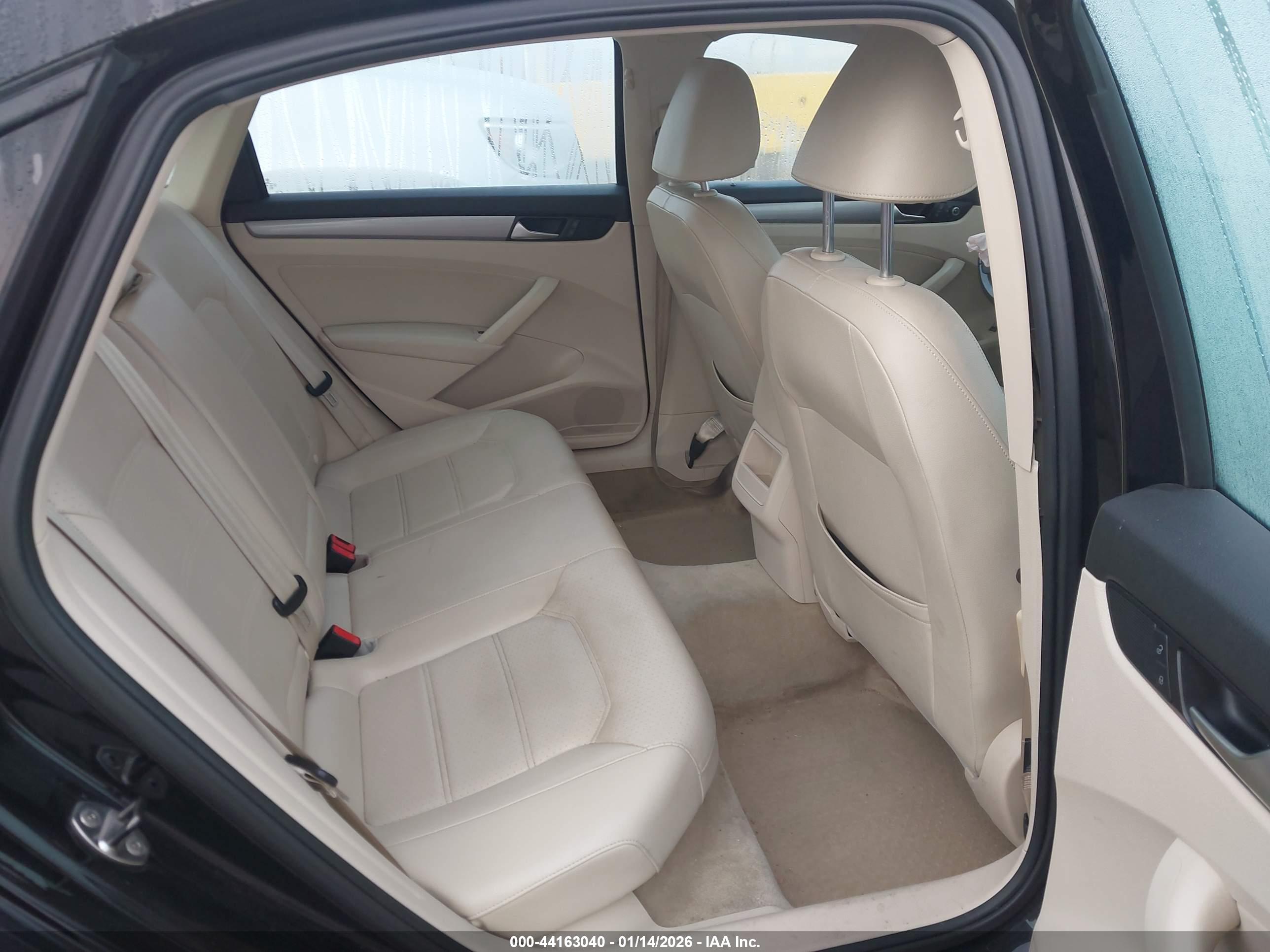 VOLKSWAGEN PASSAT image 8