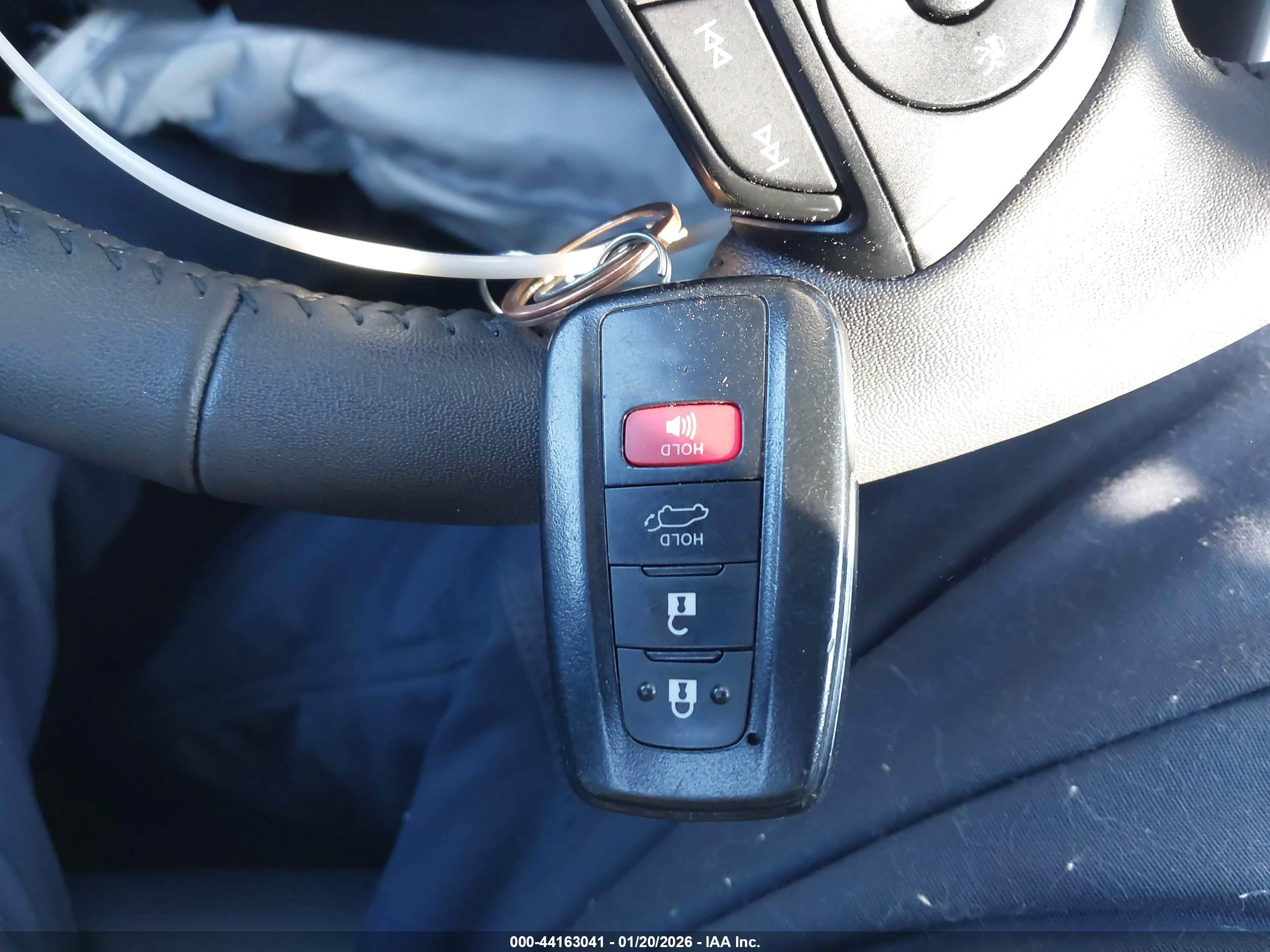 TOYOTA RAV4 image 11