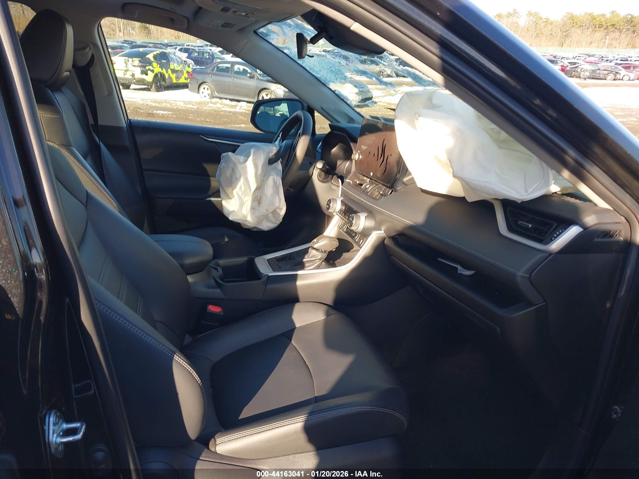 TOYOTA RAV4 image 5