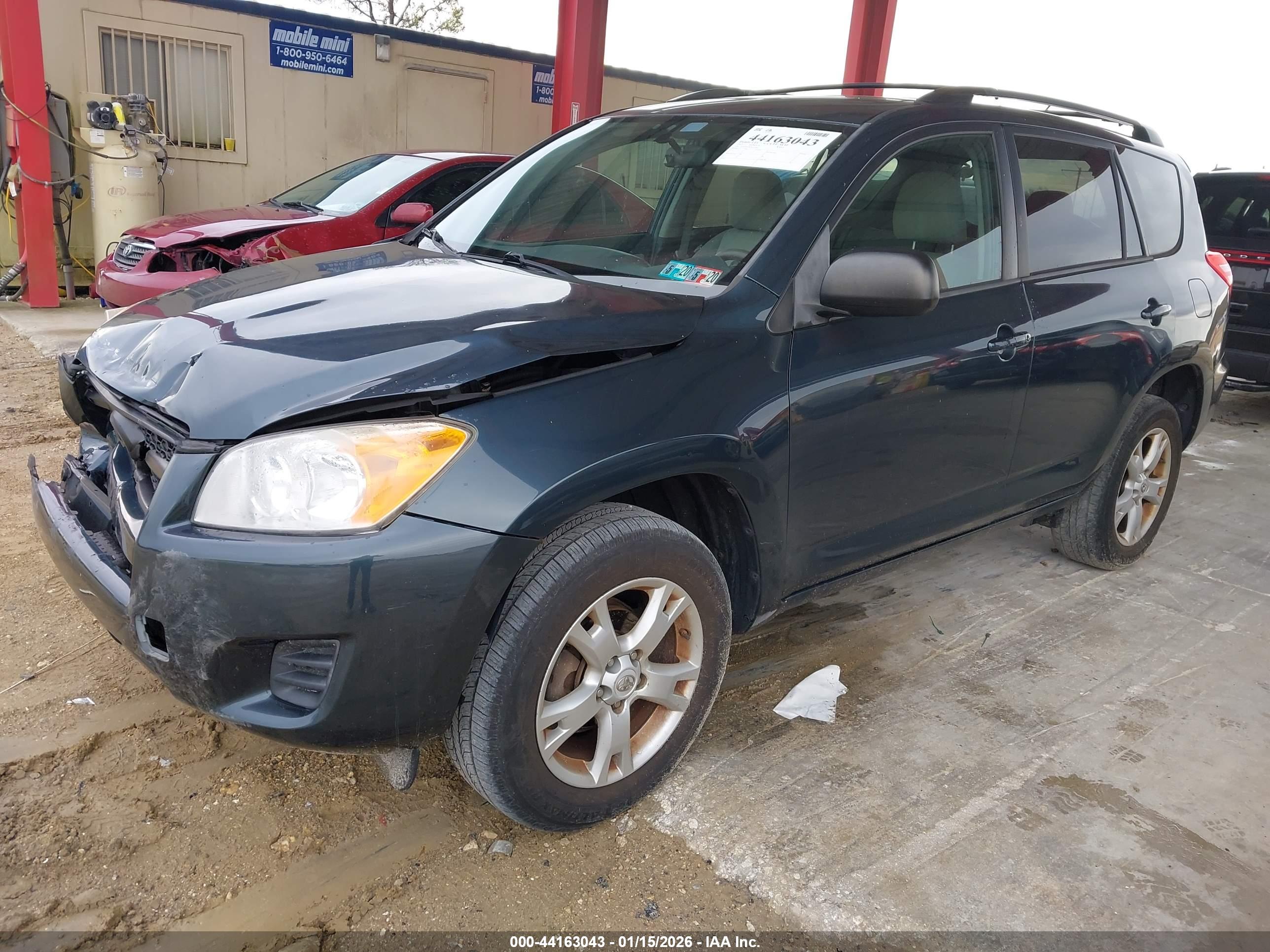 TOYOTA RAV4 image 2