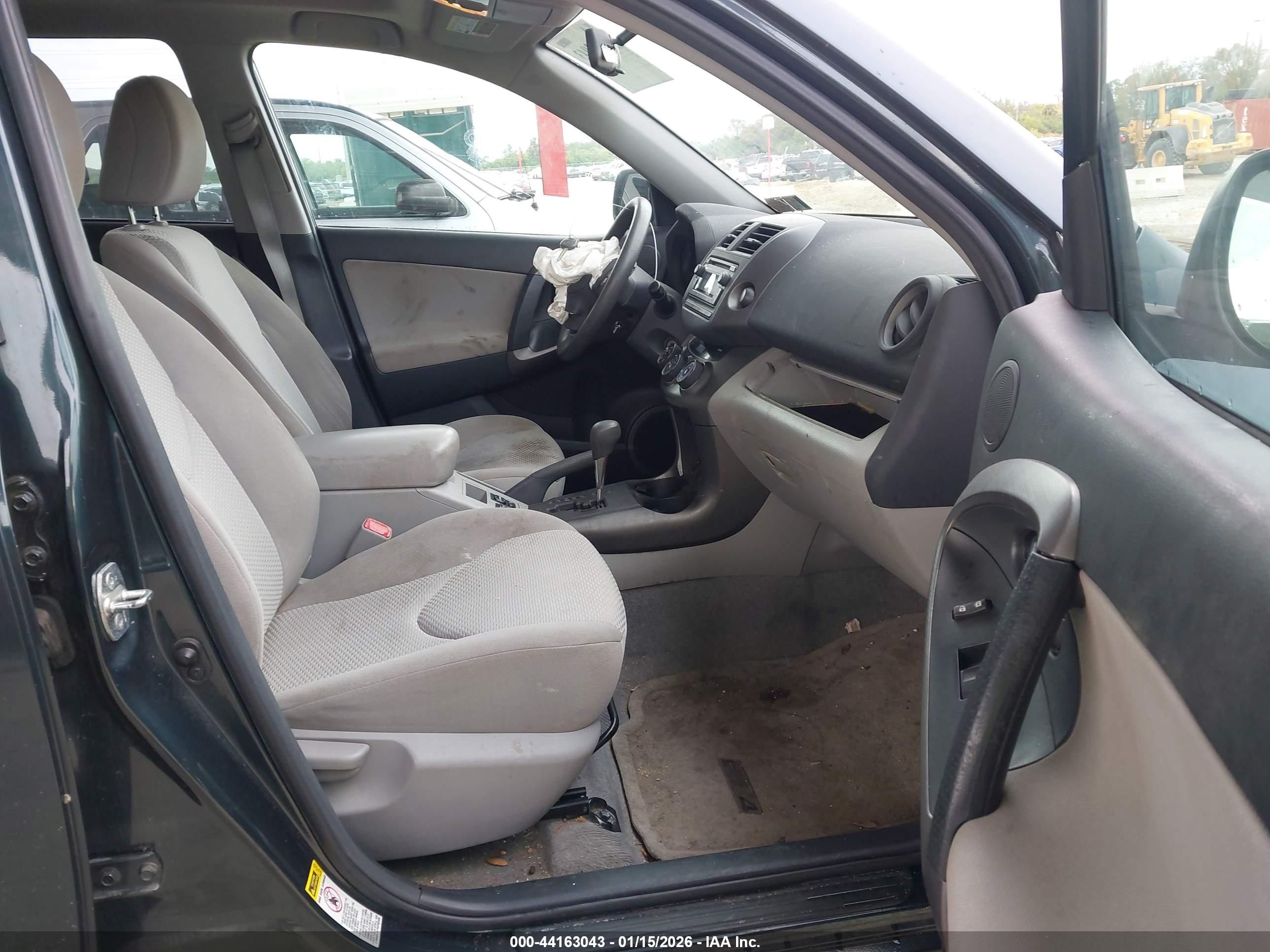 TOYOTA RAV4 image 5