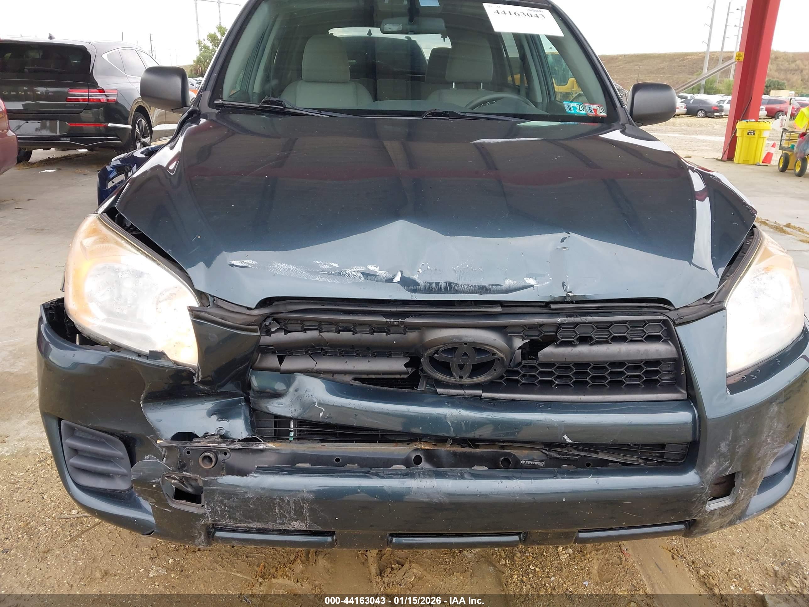 TOYOTA RAV4 image 6
