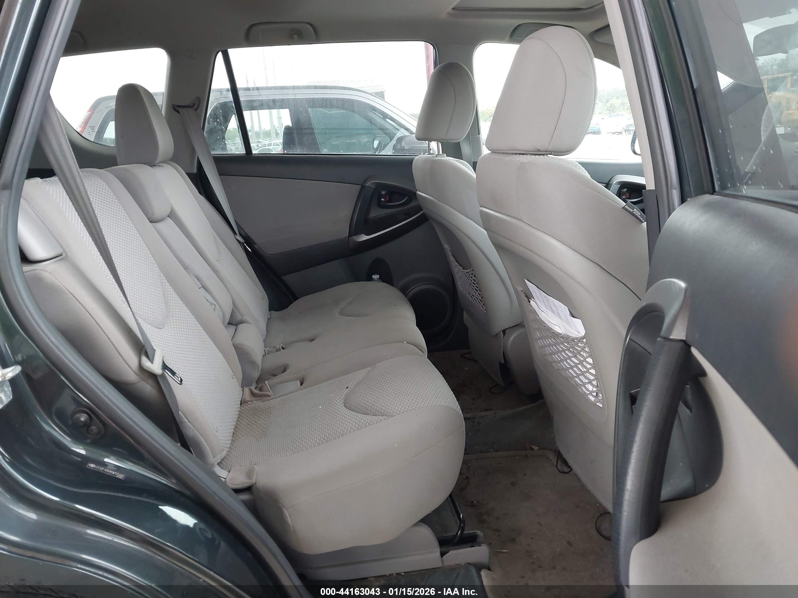 TOYOTA RAV4 image 8