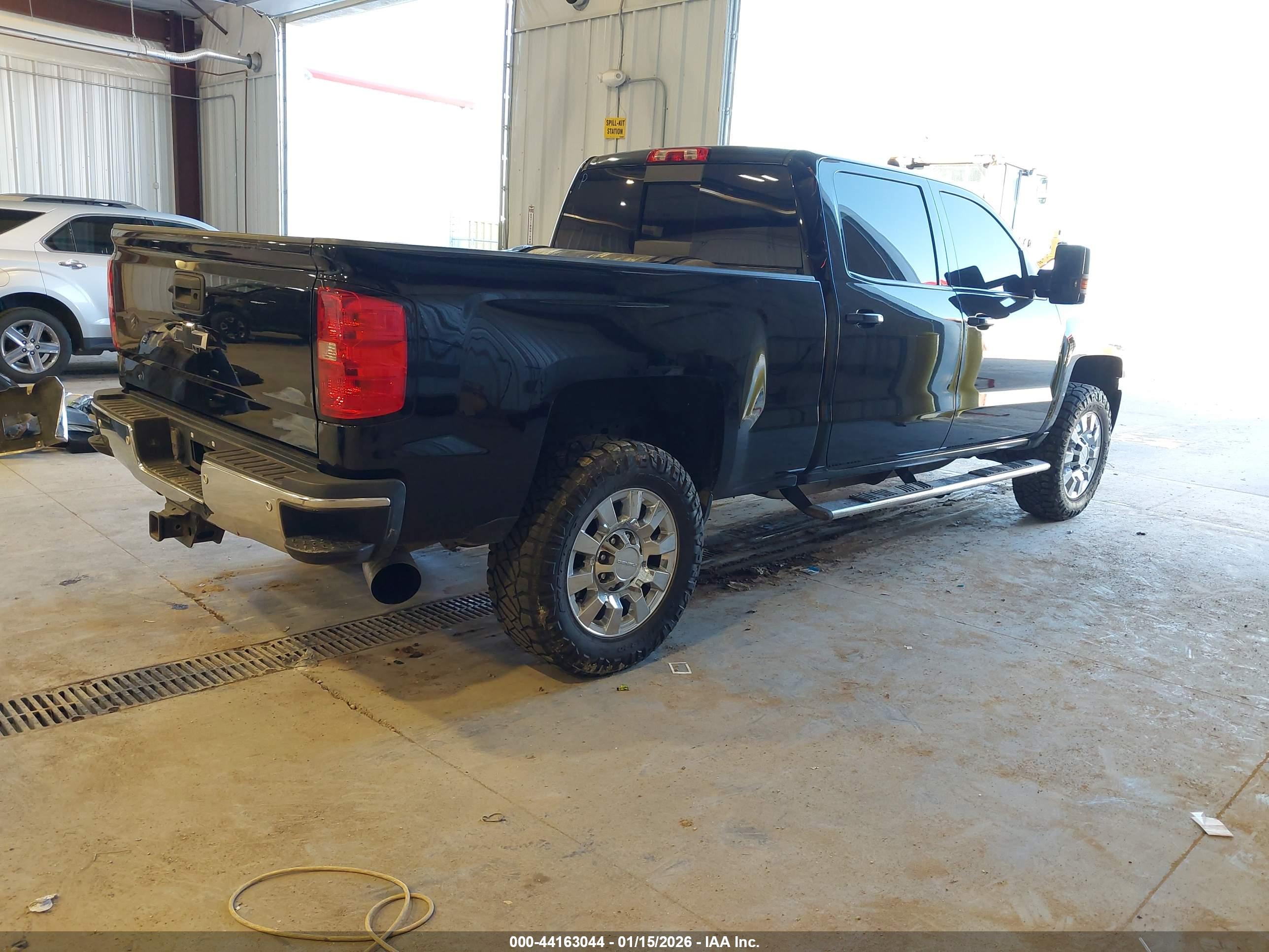 CHEVROLET SILVERADO image 4