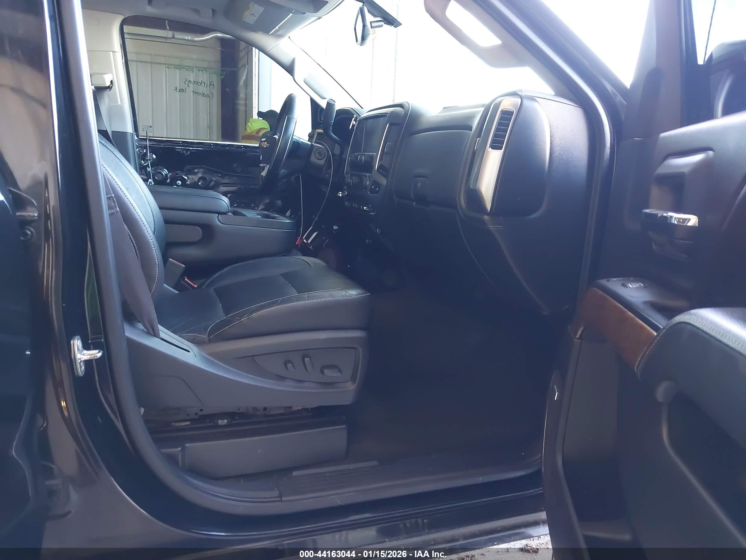 CHEVROLET SILVERADO image 5