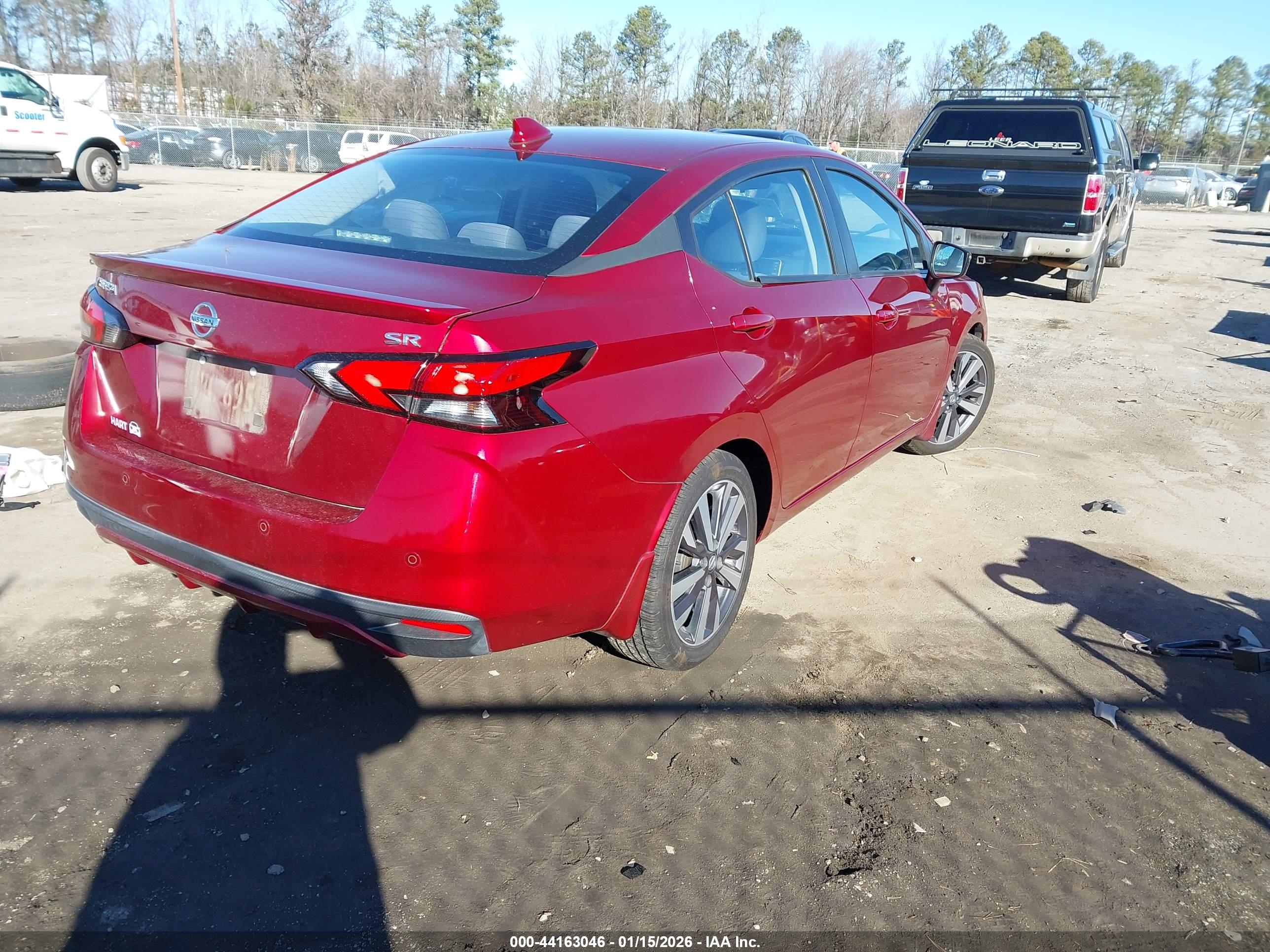 NISSAN VERSA image 4
