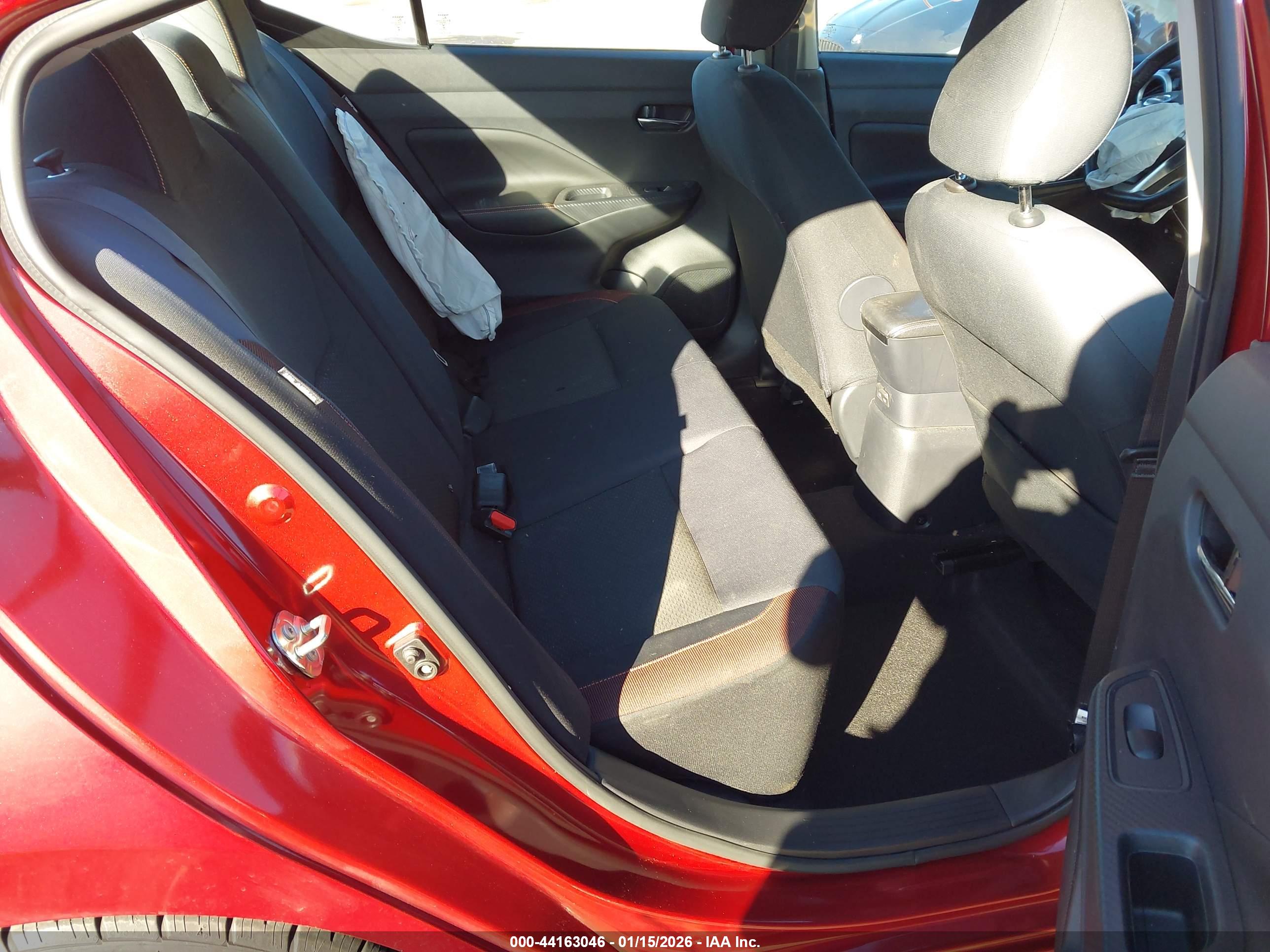 NISSAN VERSA image 8