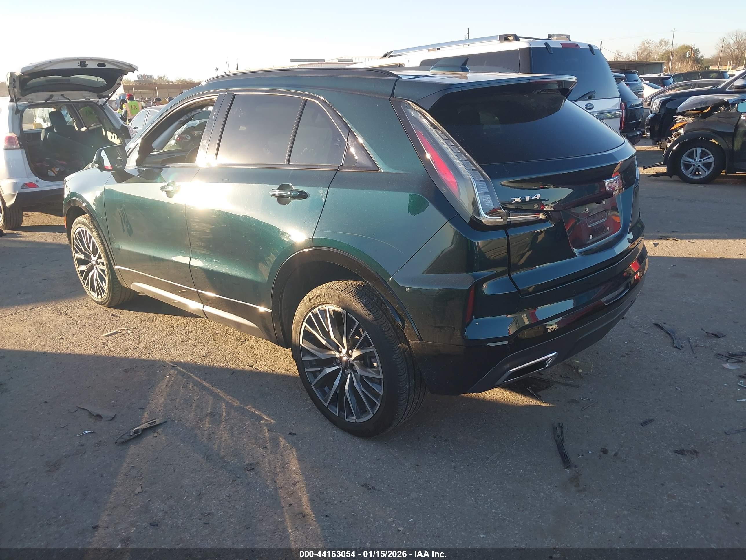 CADILLAC XT4 image 3