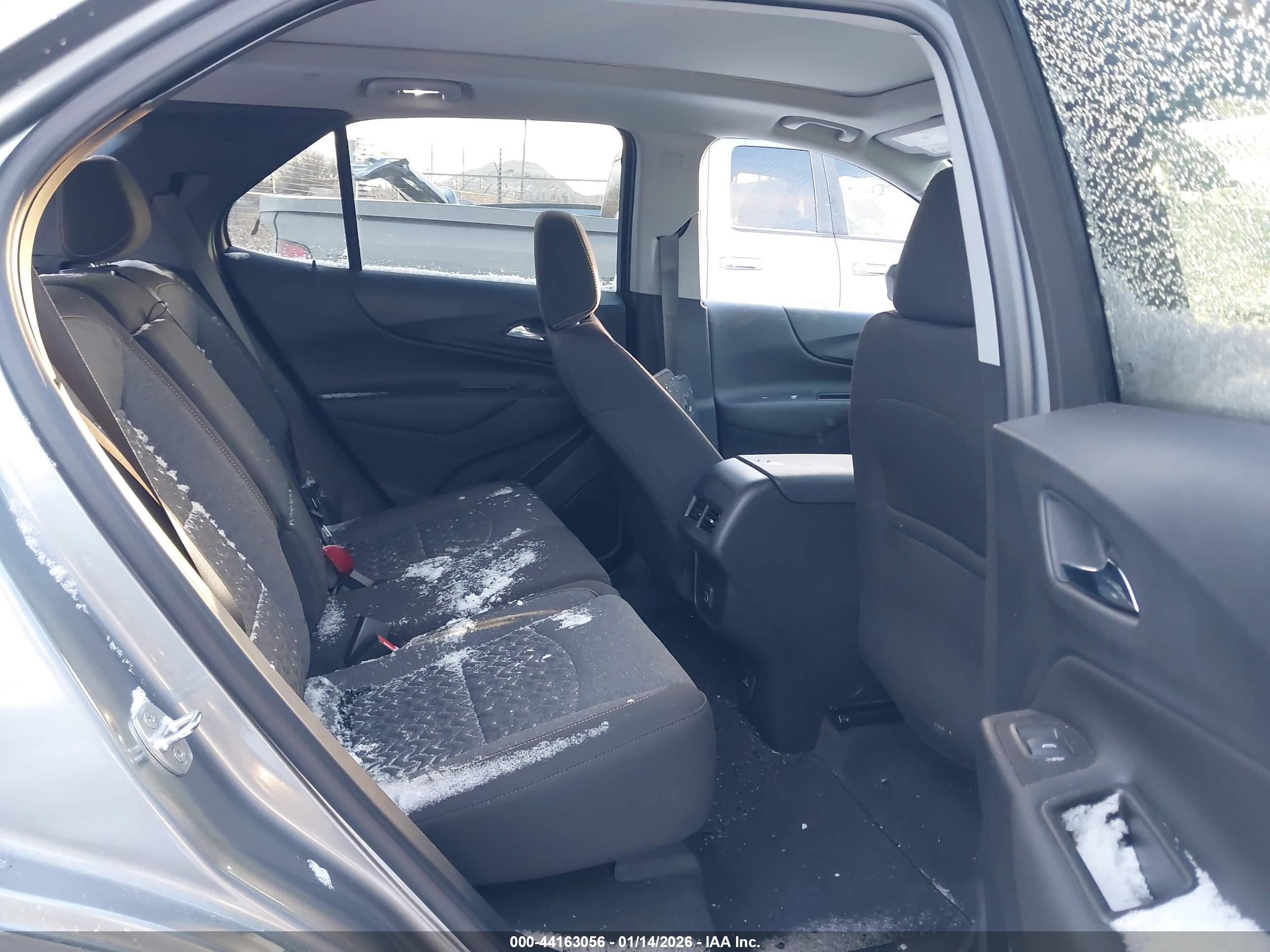 CHEVROLET EQUINOX image 8