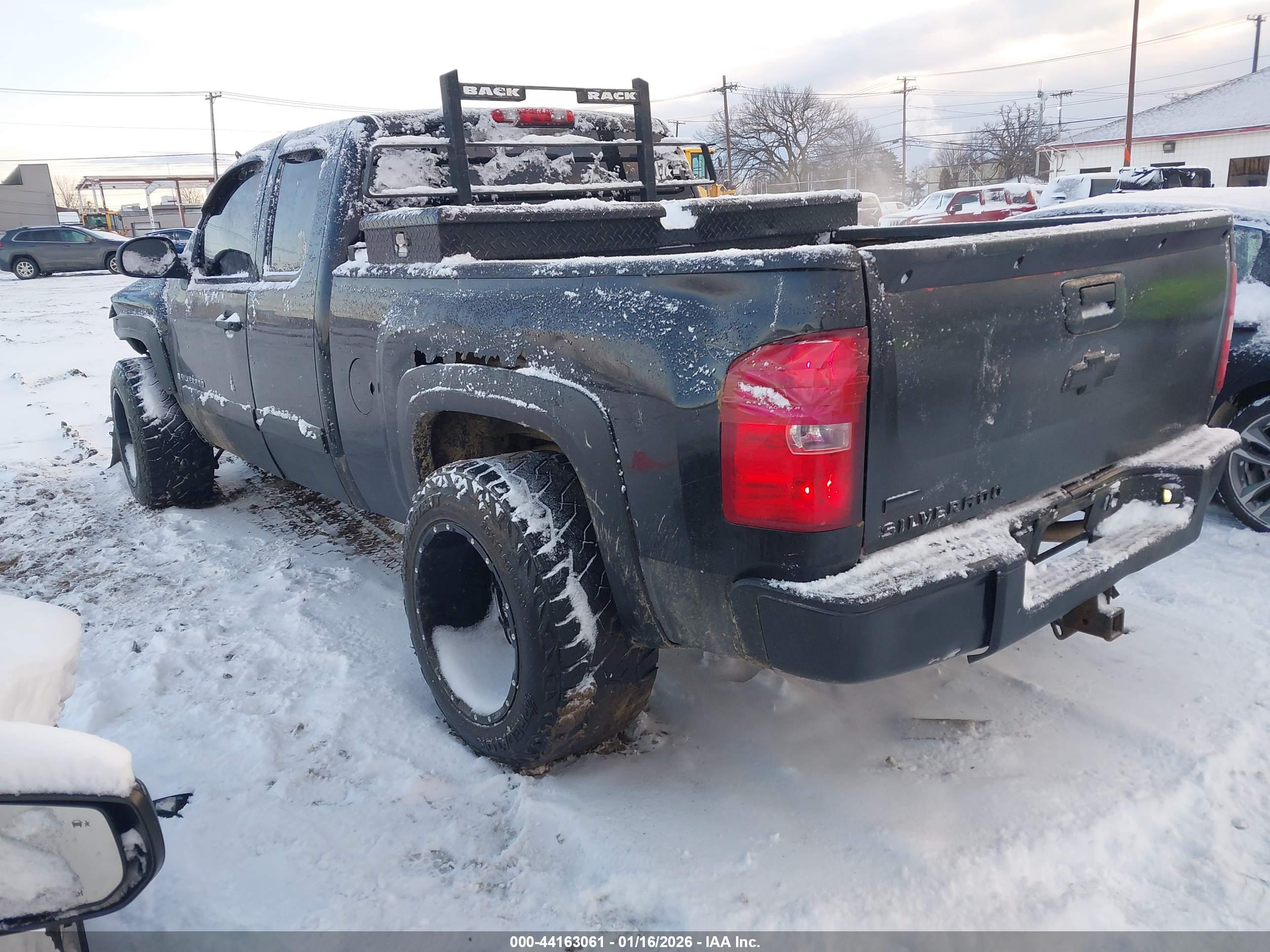 CHEVROLET SILVERADO image 3