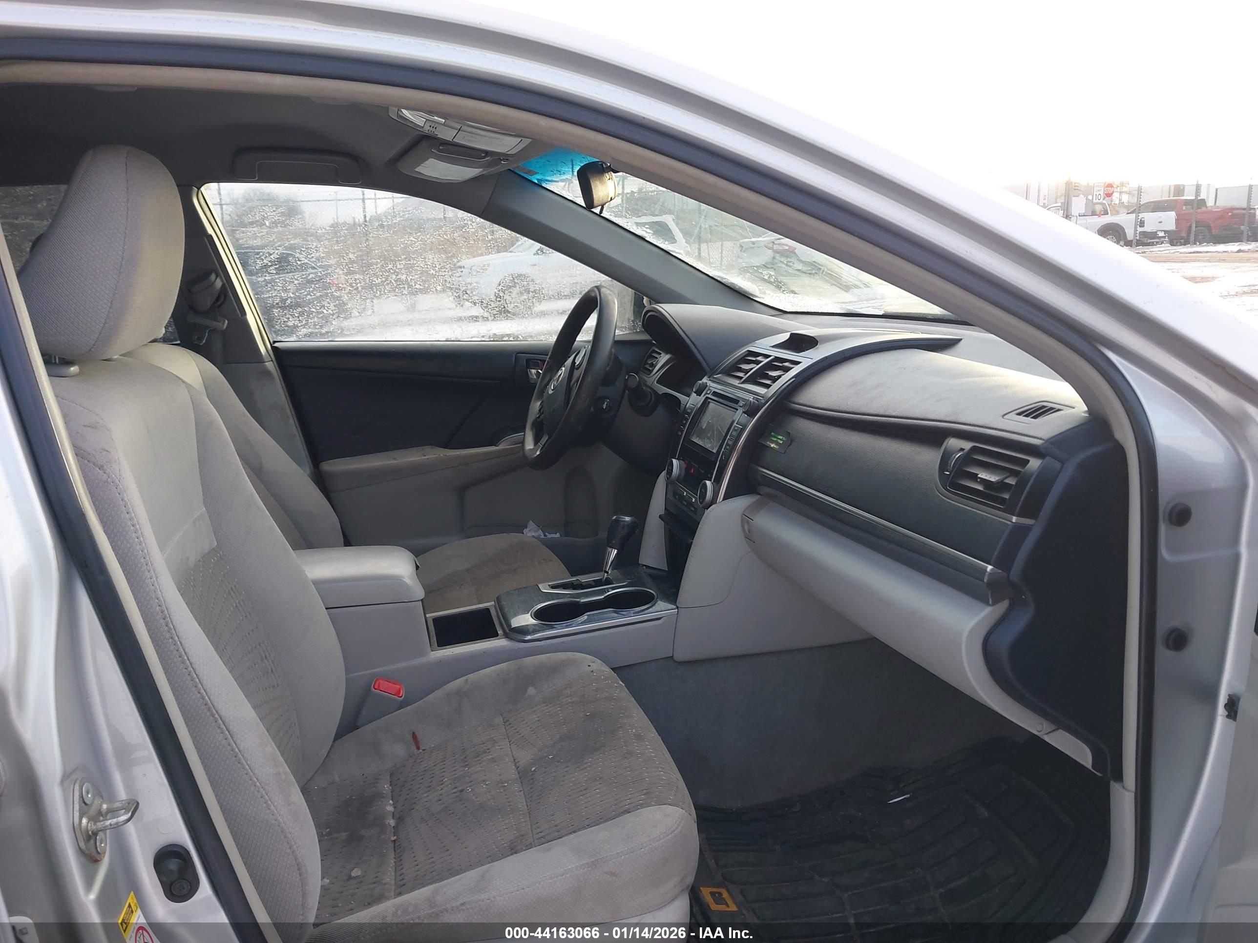 TOYOTA CAMRY image 5