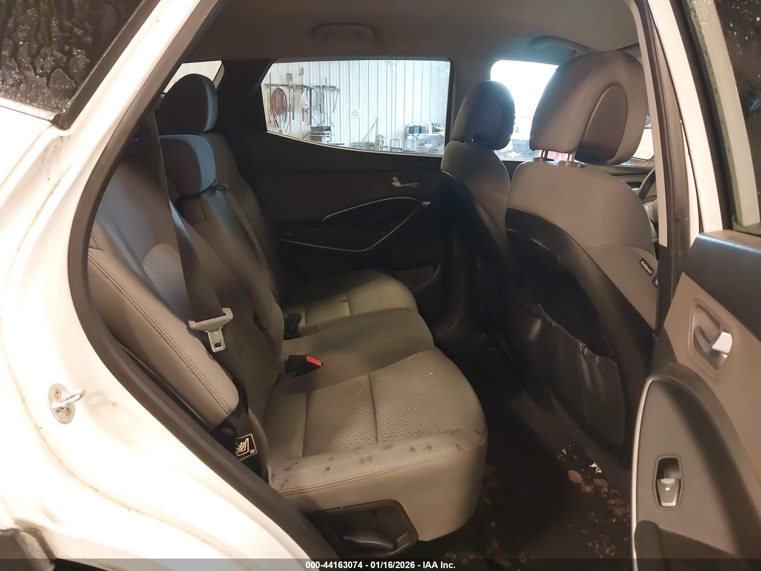 HYUNDAI SANTA image 8