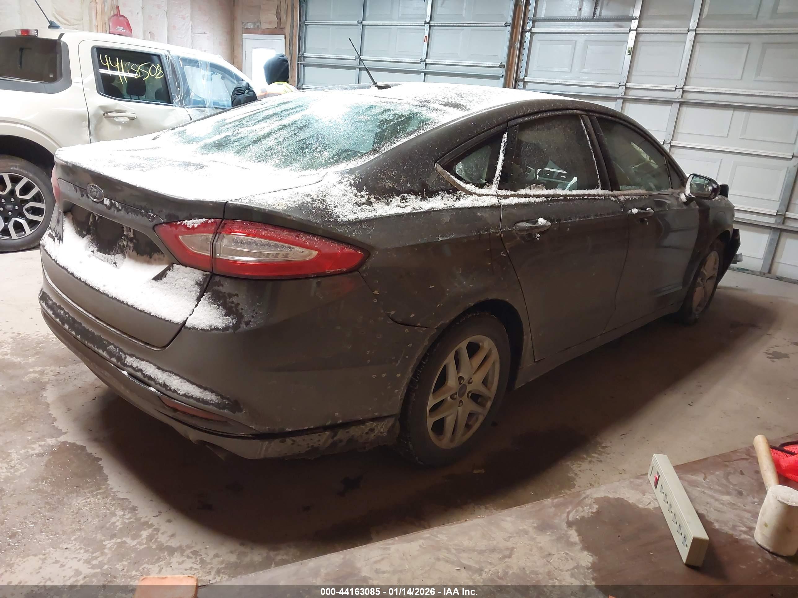 FORD FUSION image 4