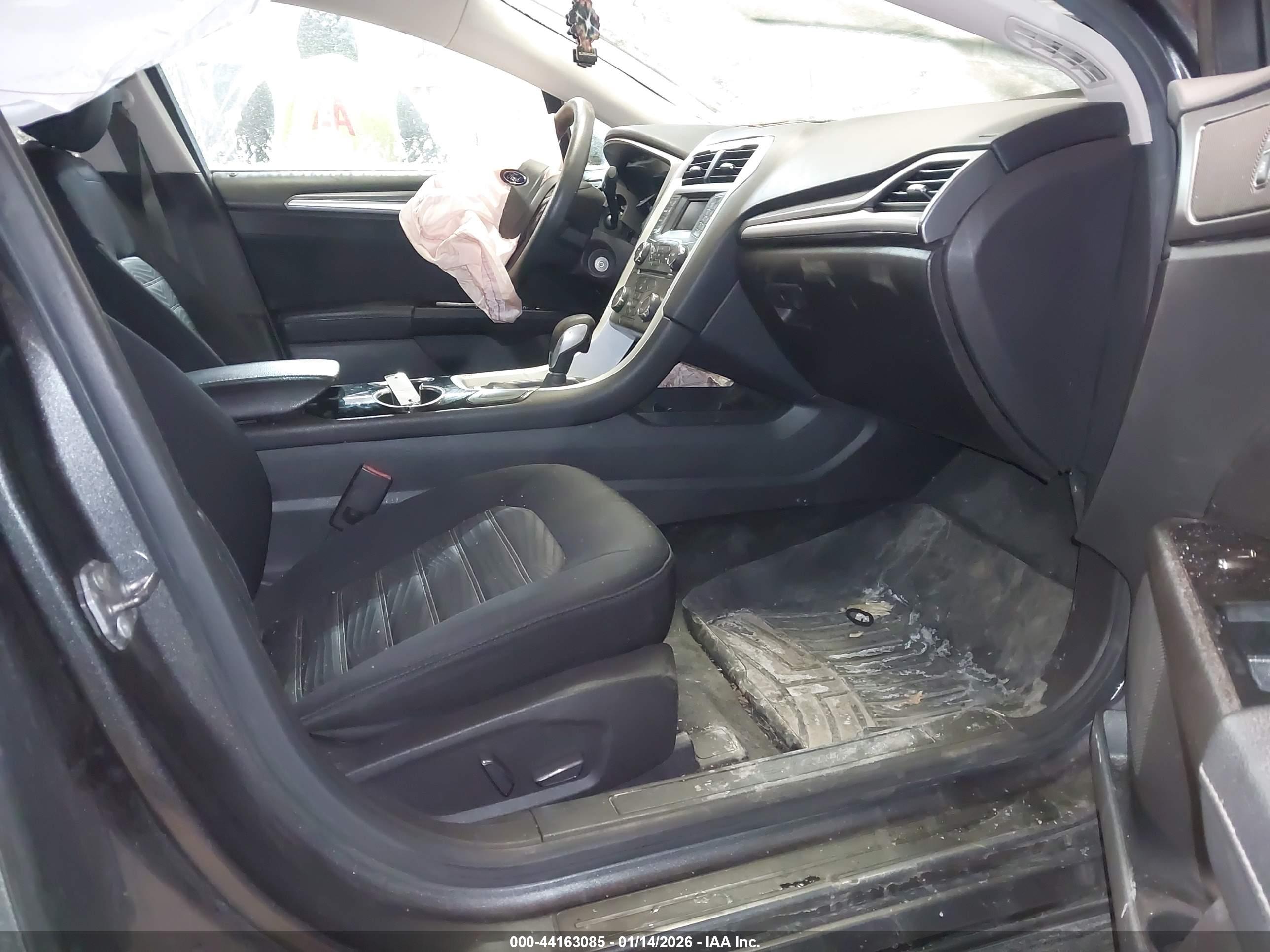 FORD FUSION image 5