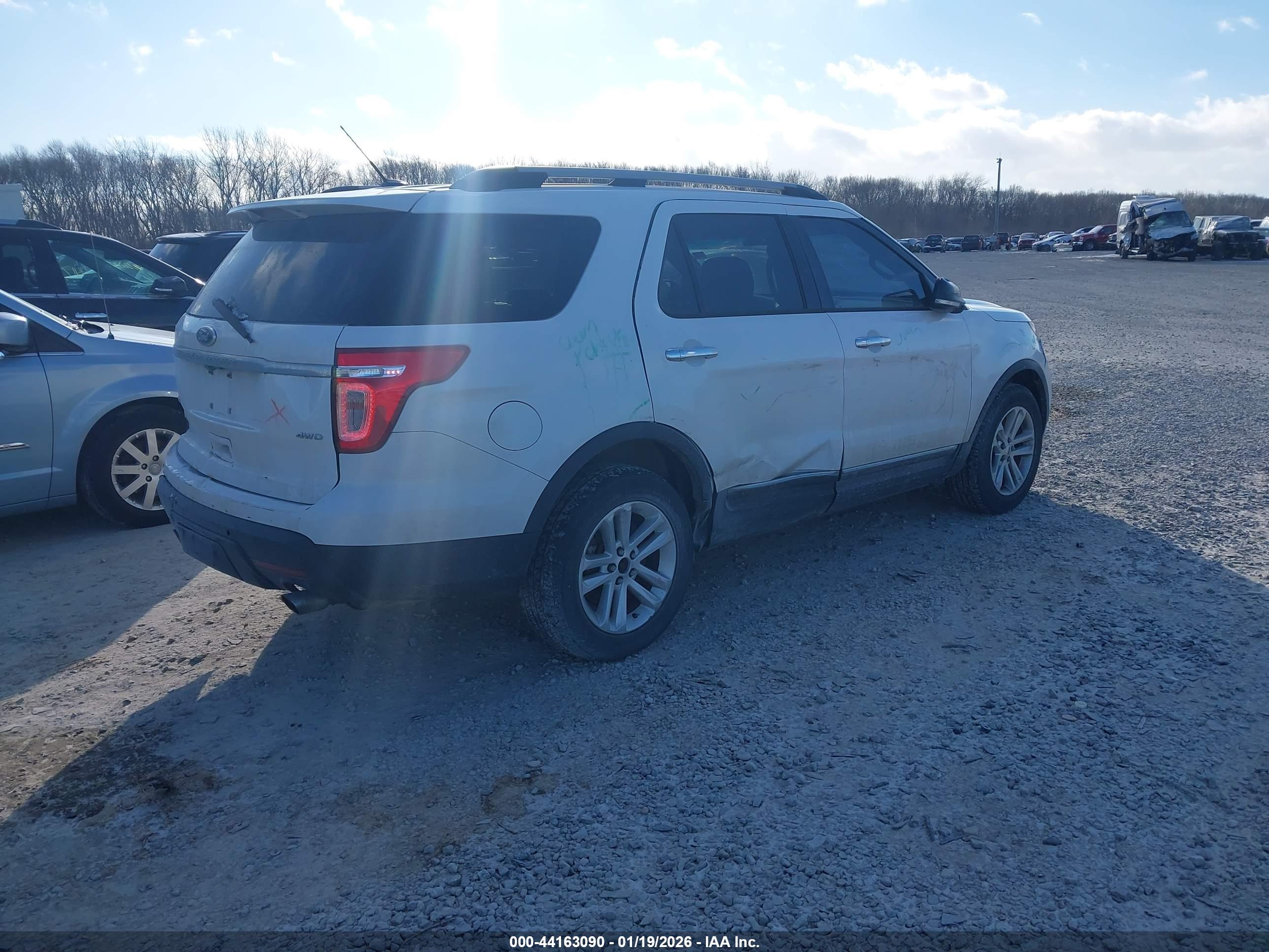 FORD EXPLORER image 4