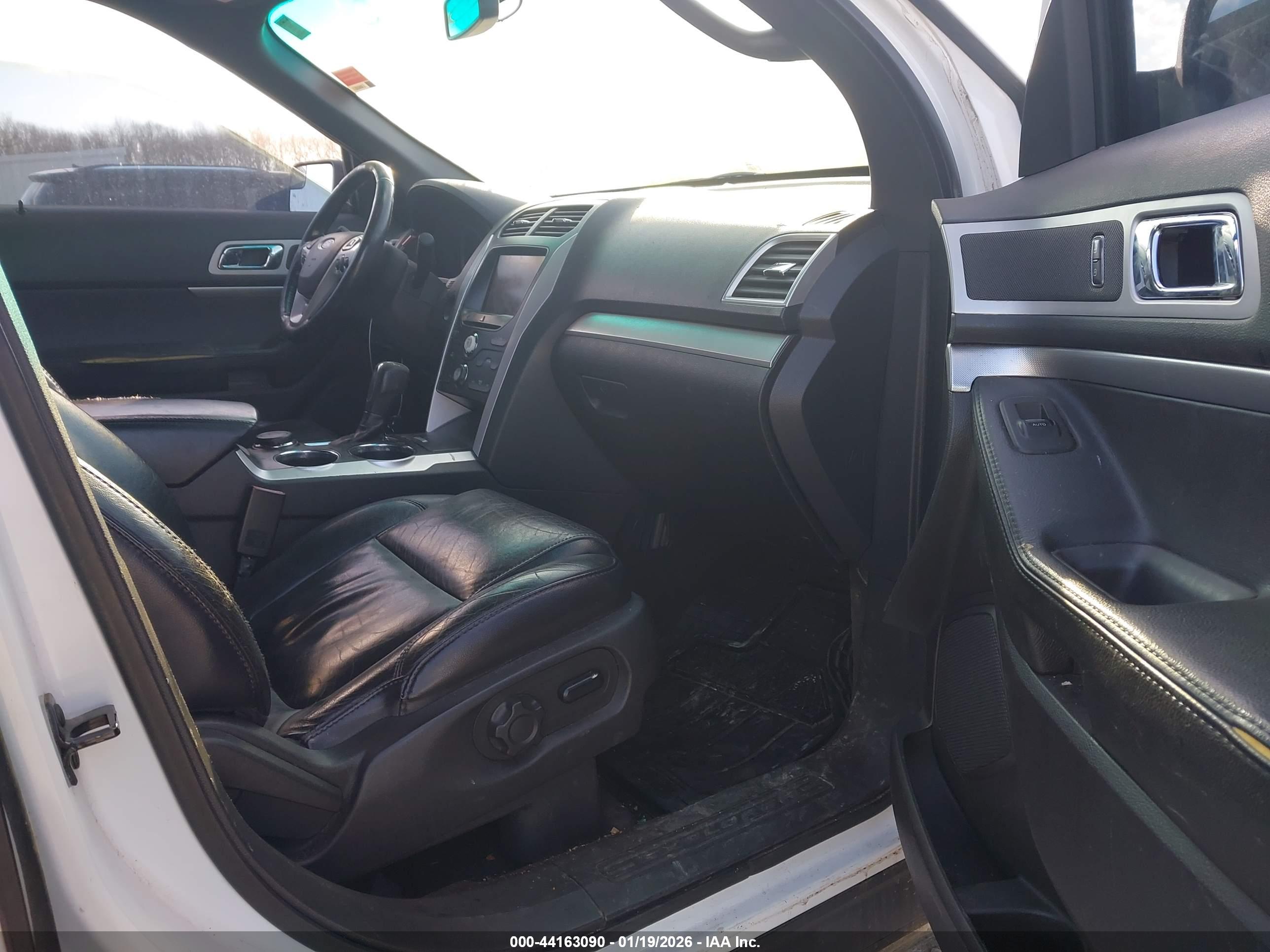 FORD EXPLORER image 5