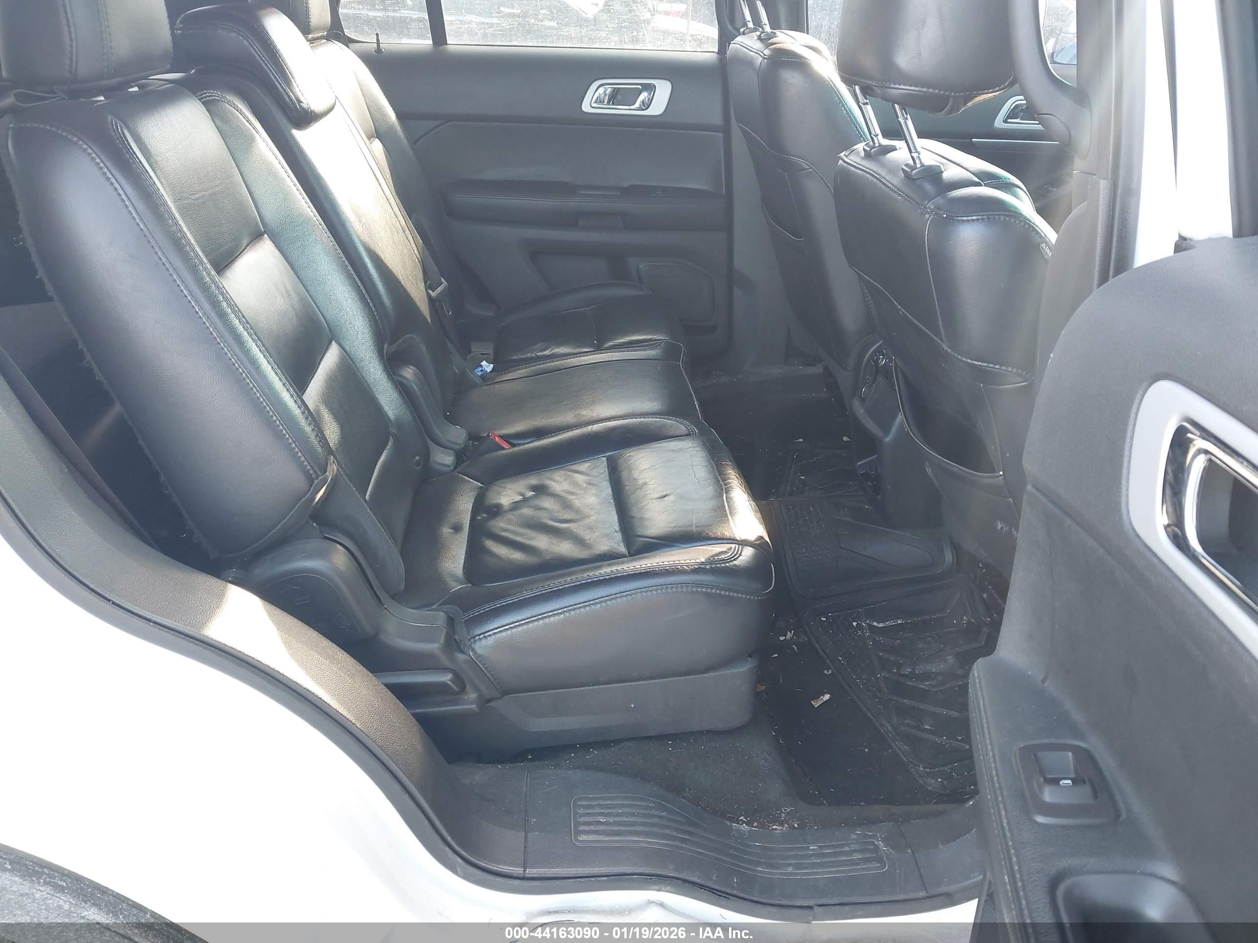 FORD EXPLORER image 8