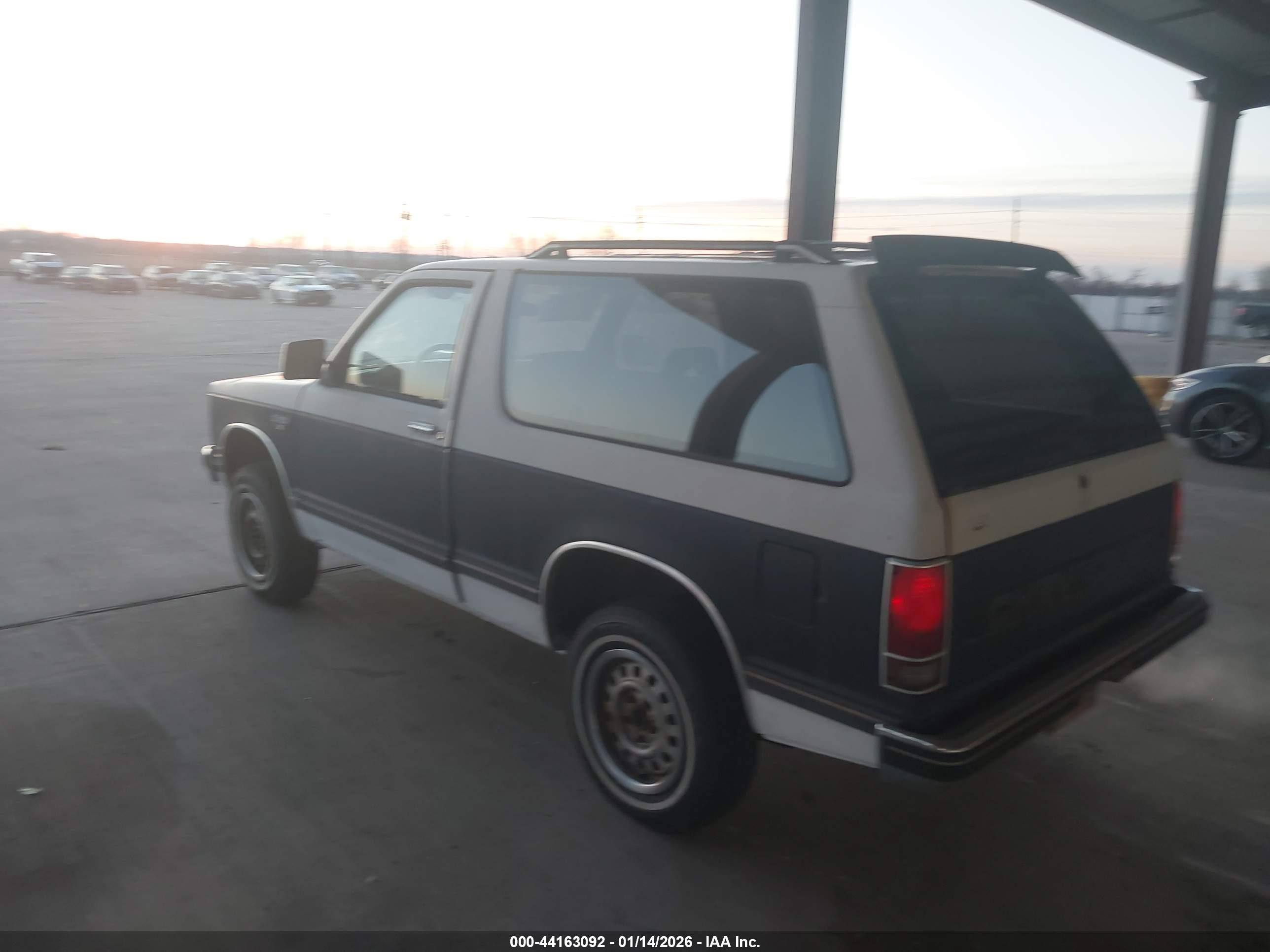 CHEVROLET BLAZER image 3