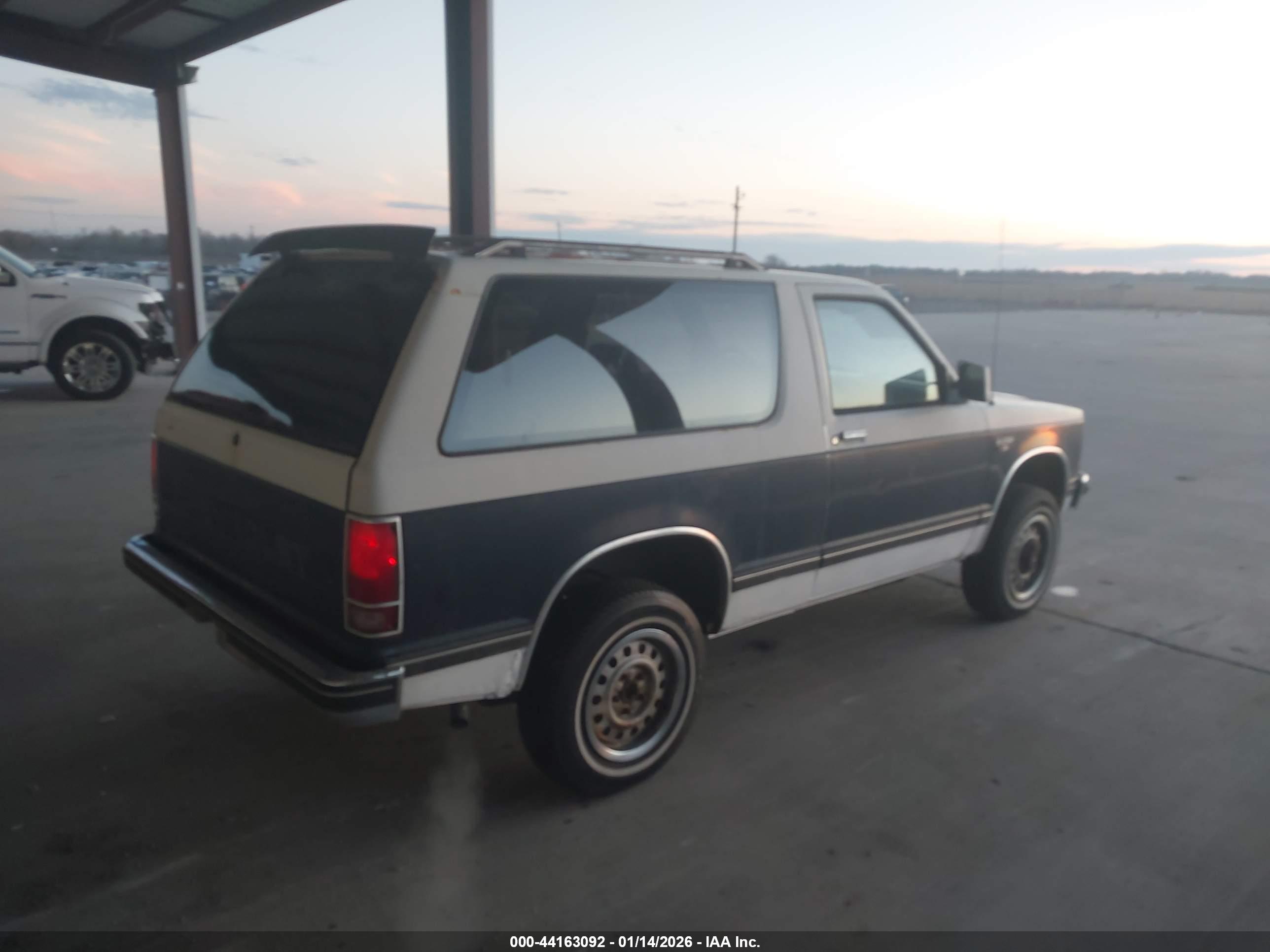 CHEVROLET BLAZER image 4