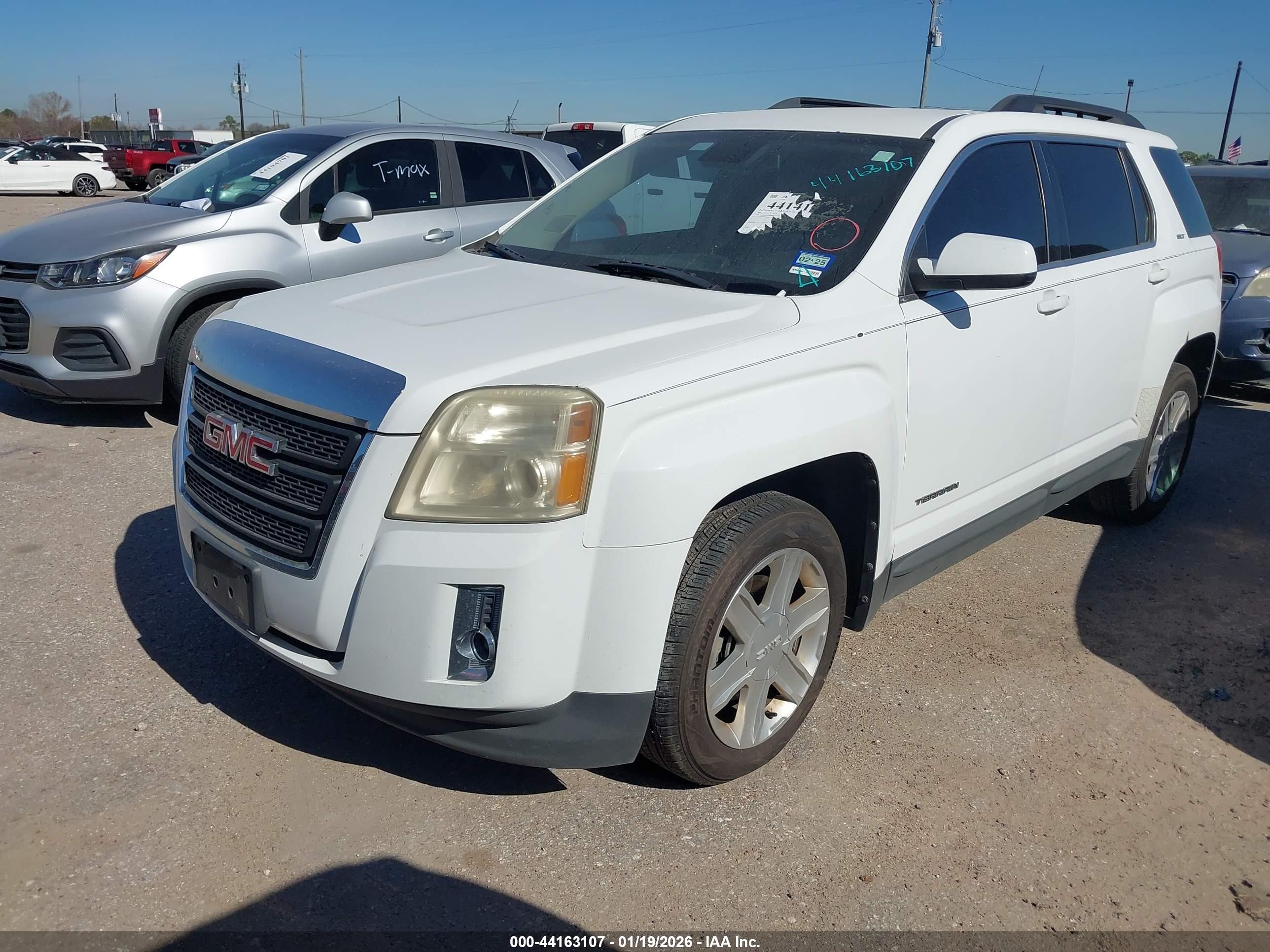 GMC TERRAIN image 2