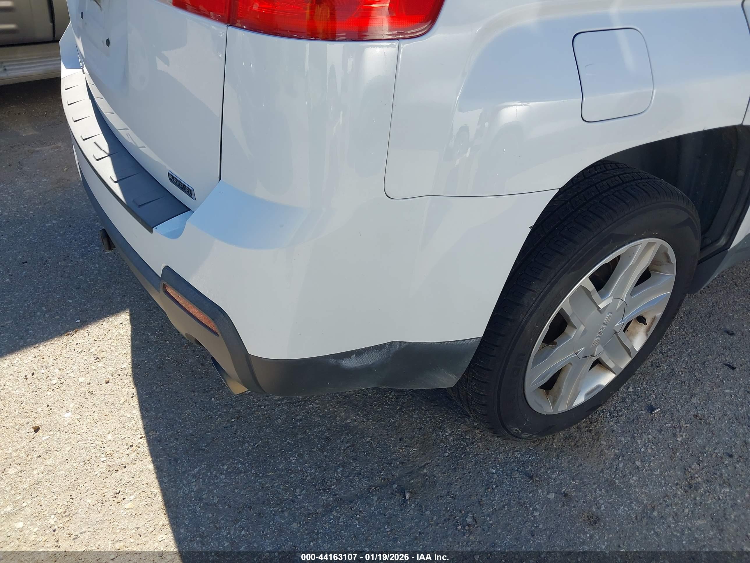 GMC TERRAIN image 6