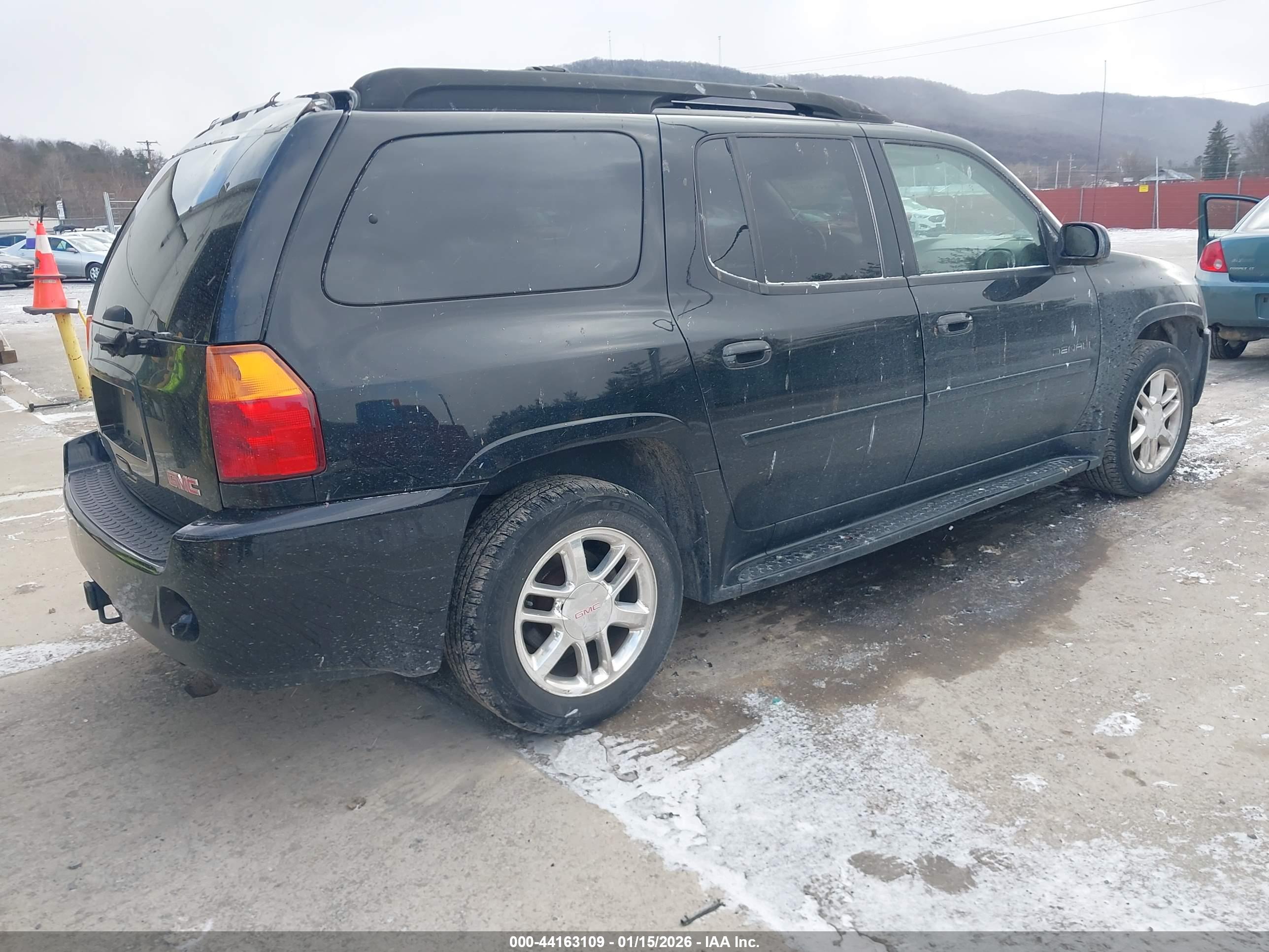 GMC ENVOY image 4