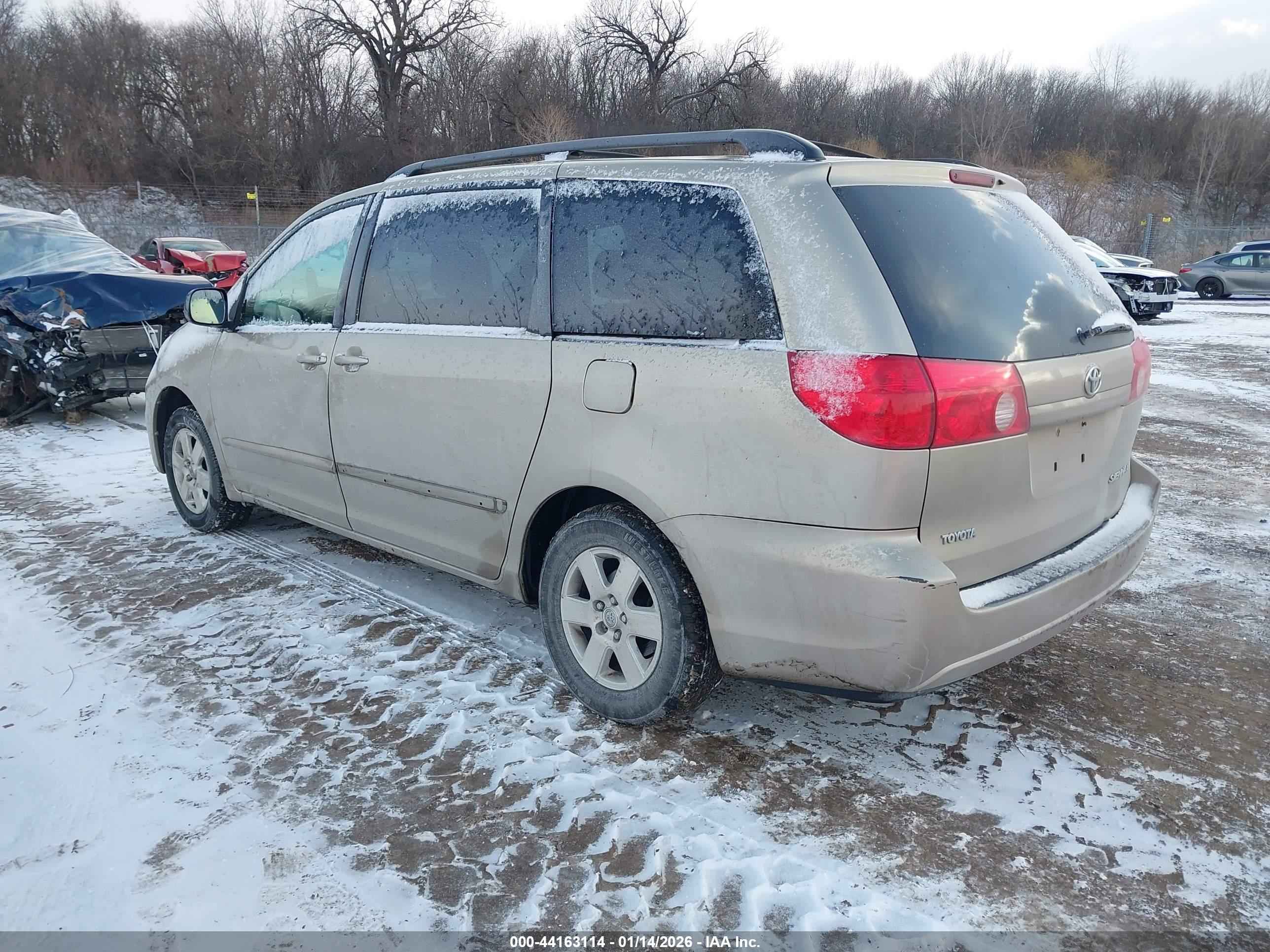 TOYOTA SIENNA image 3