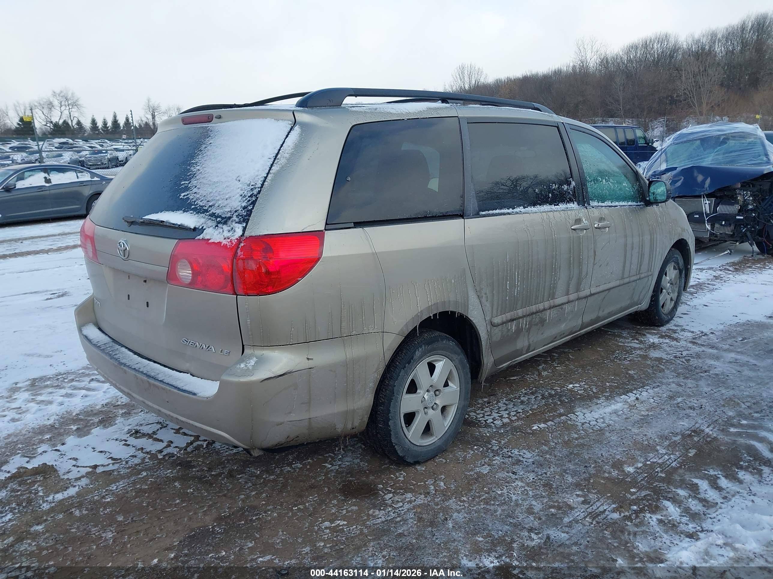 TOYOTA SIENNA image 4