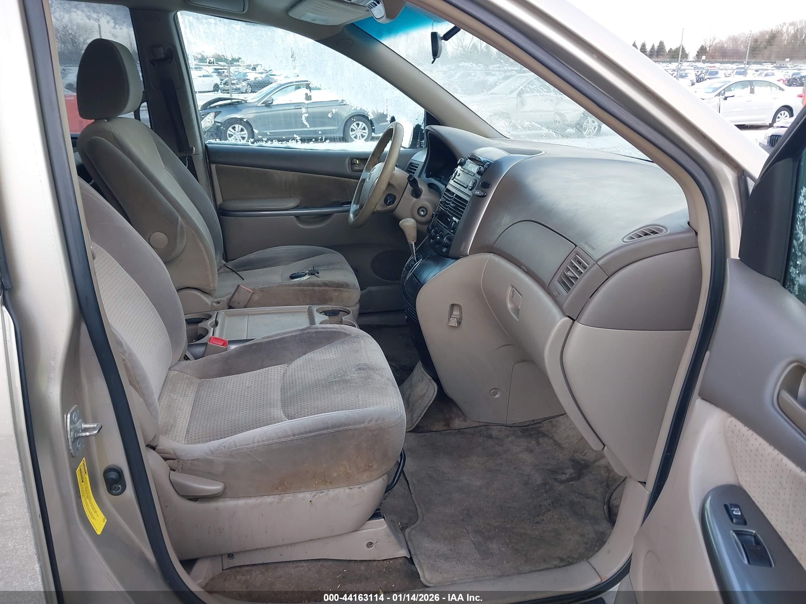 TOYOTA SIENNA image 5