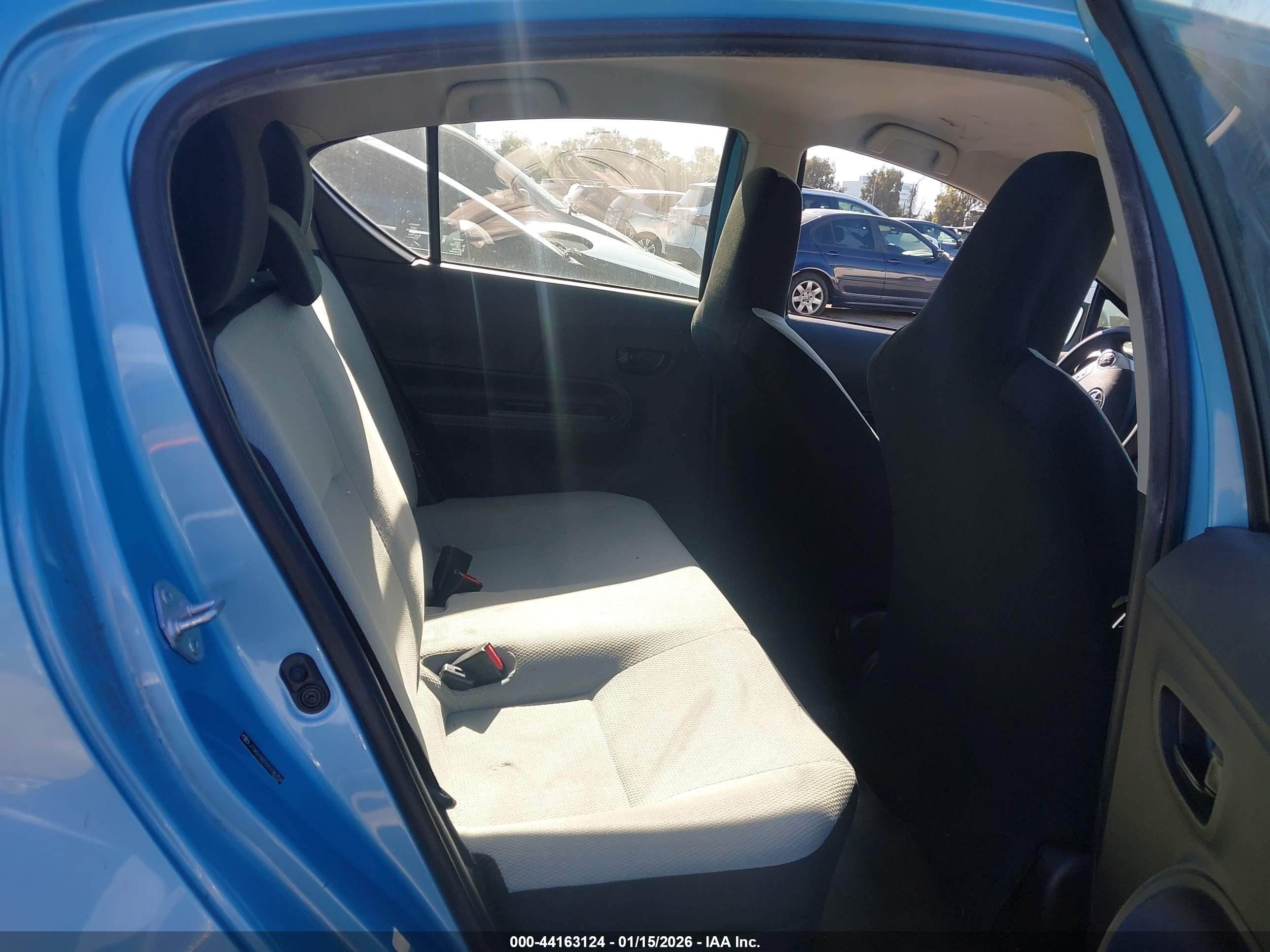 TOYOTA PRIUS image 8