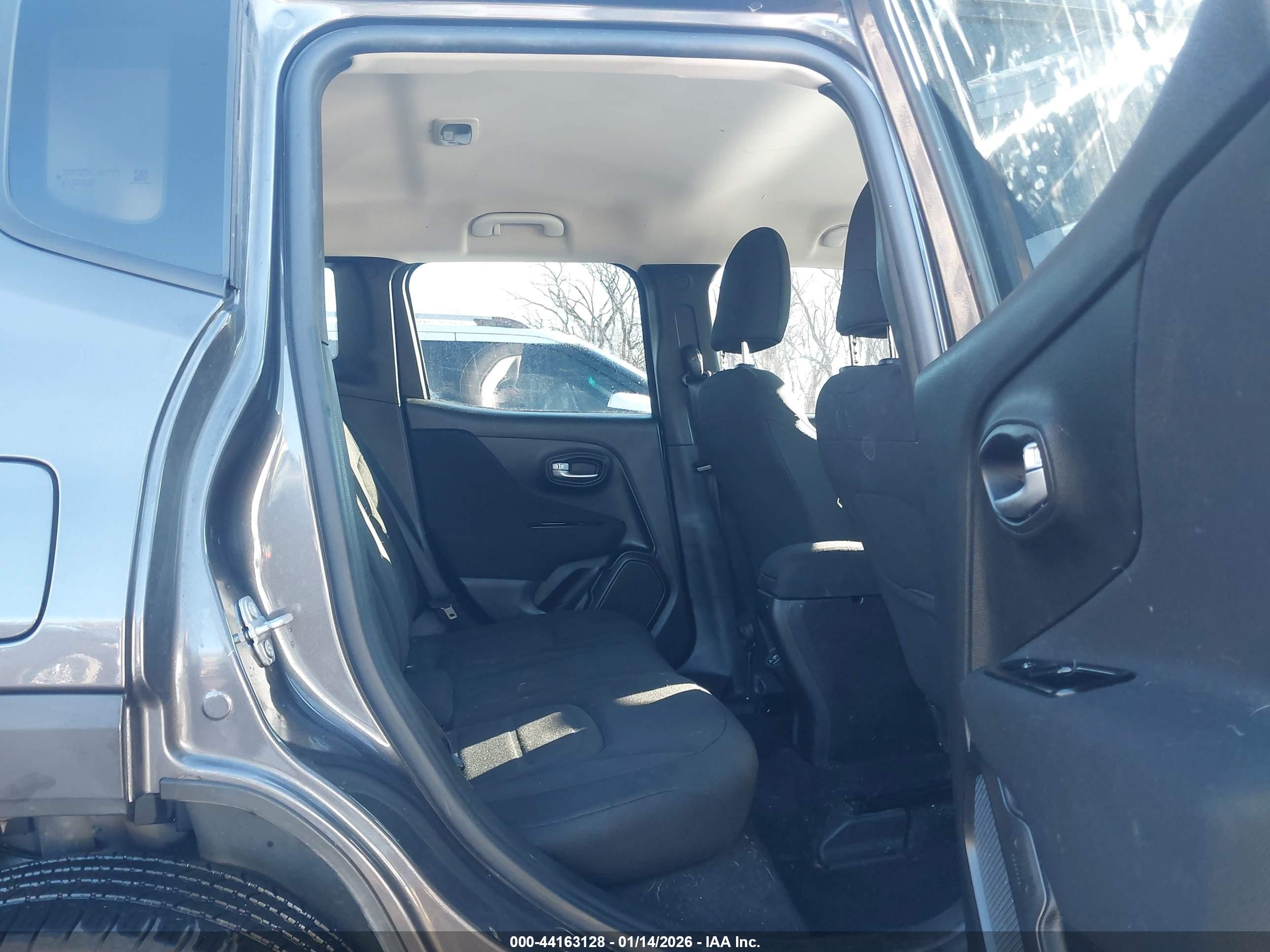 JEEP RENEGADE image 8