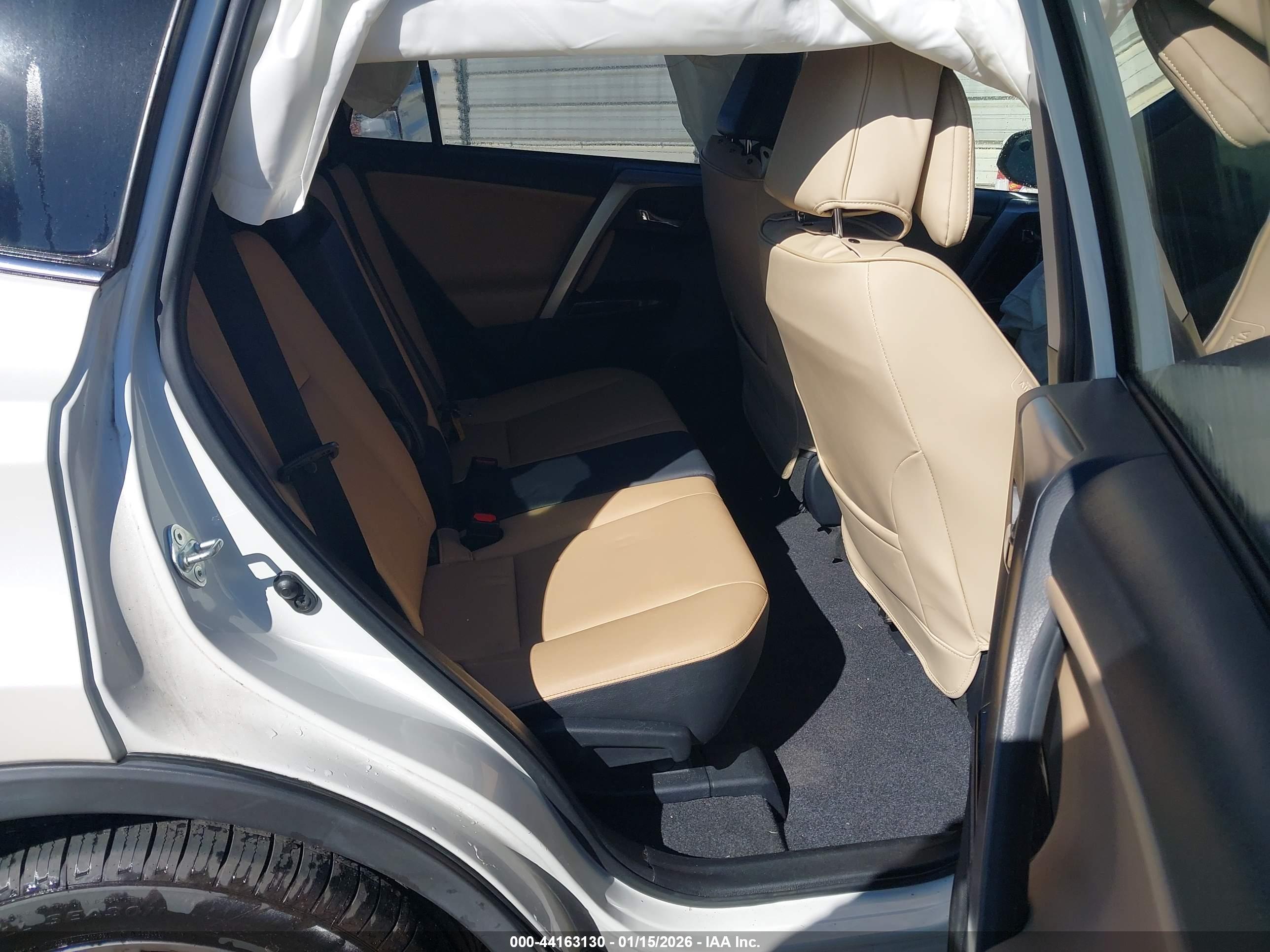 TOYOTA RAV4 image 8