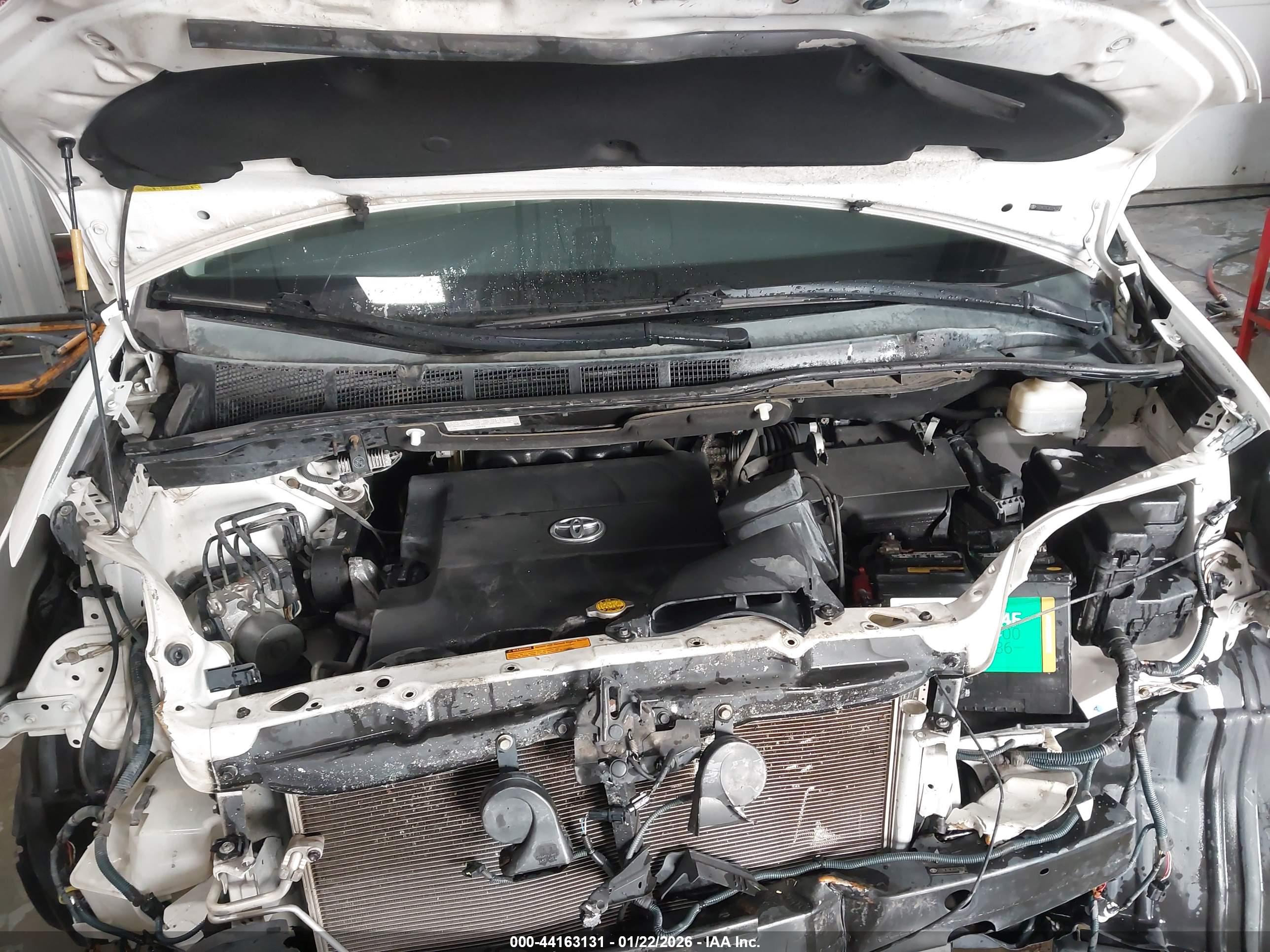 TOYOTA SIENNA image 10