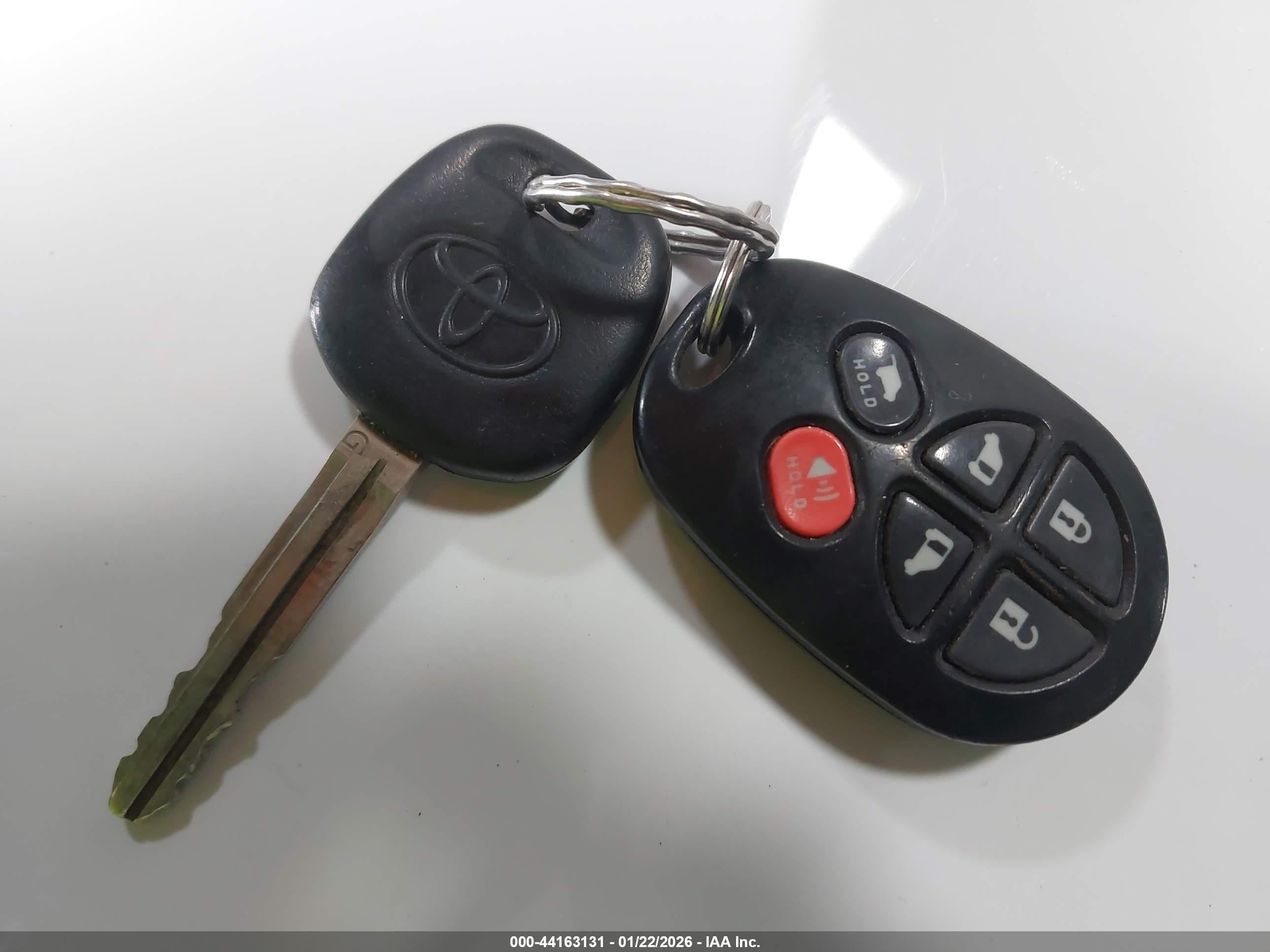 TOYOTA SIENNA image 11