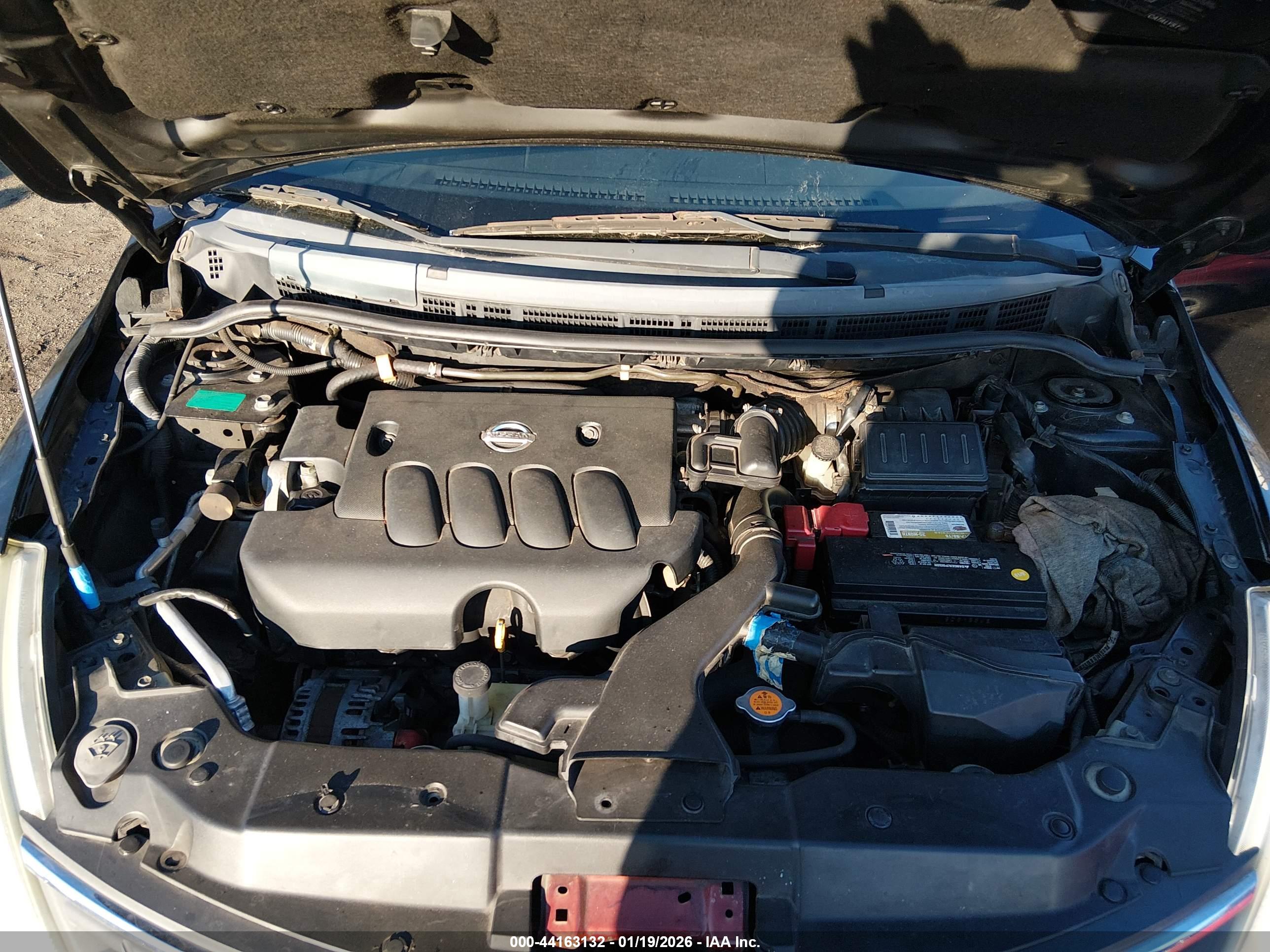 NISSAN VERSA image 10