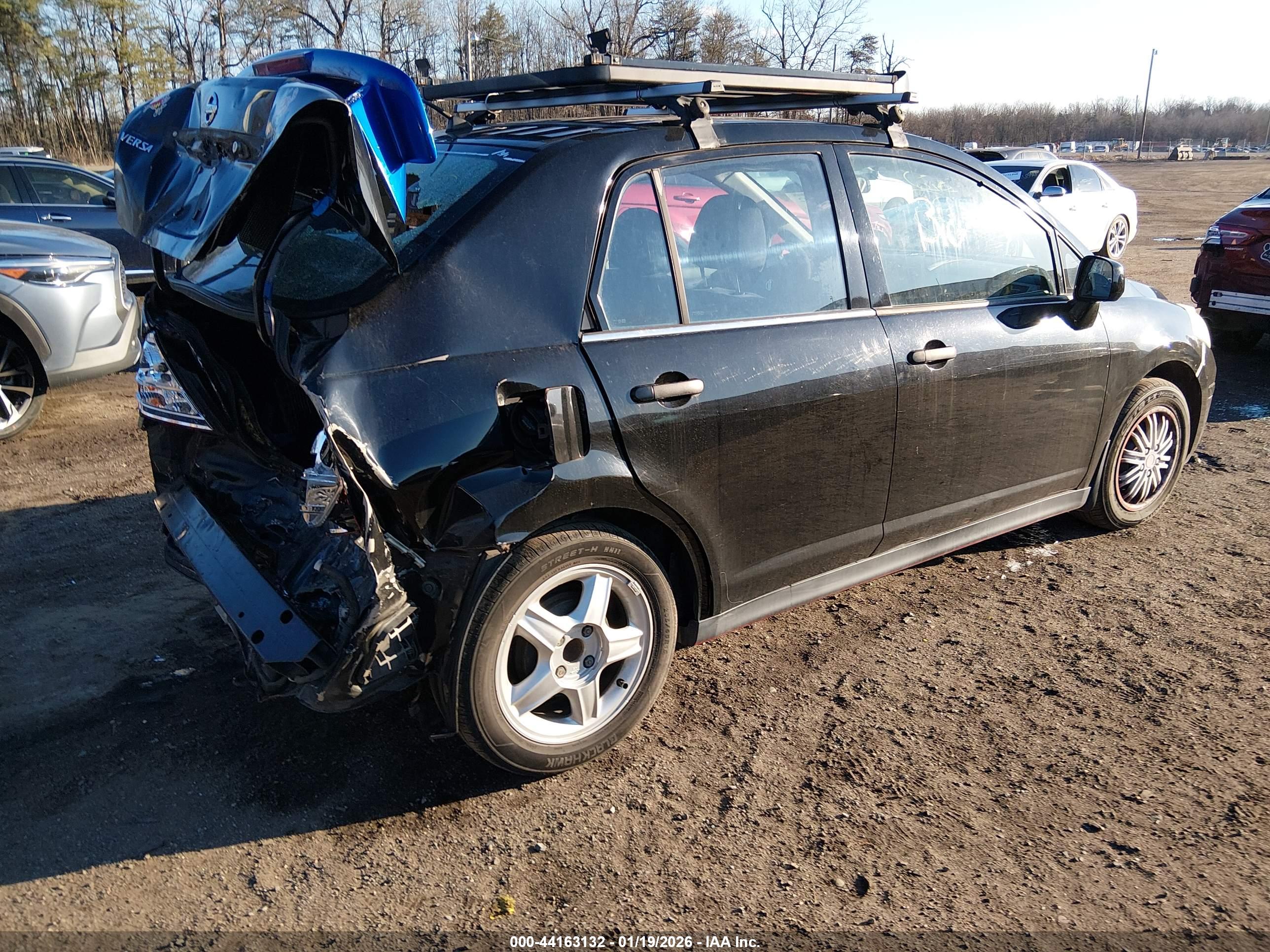 NISSAN VERSA image 4