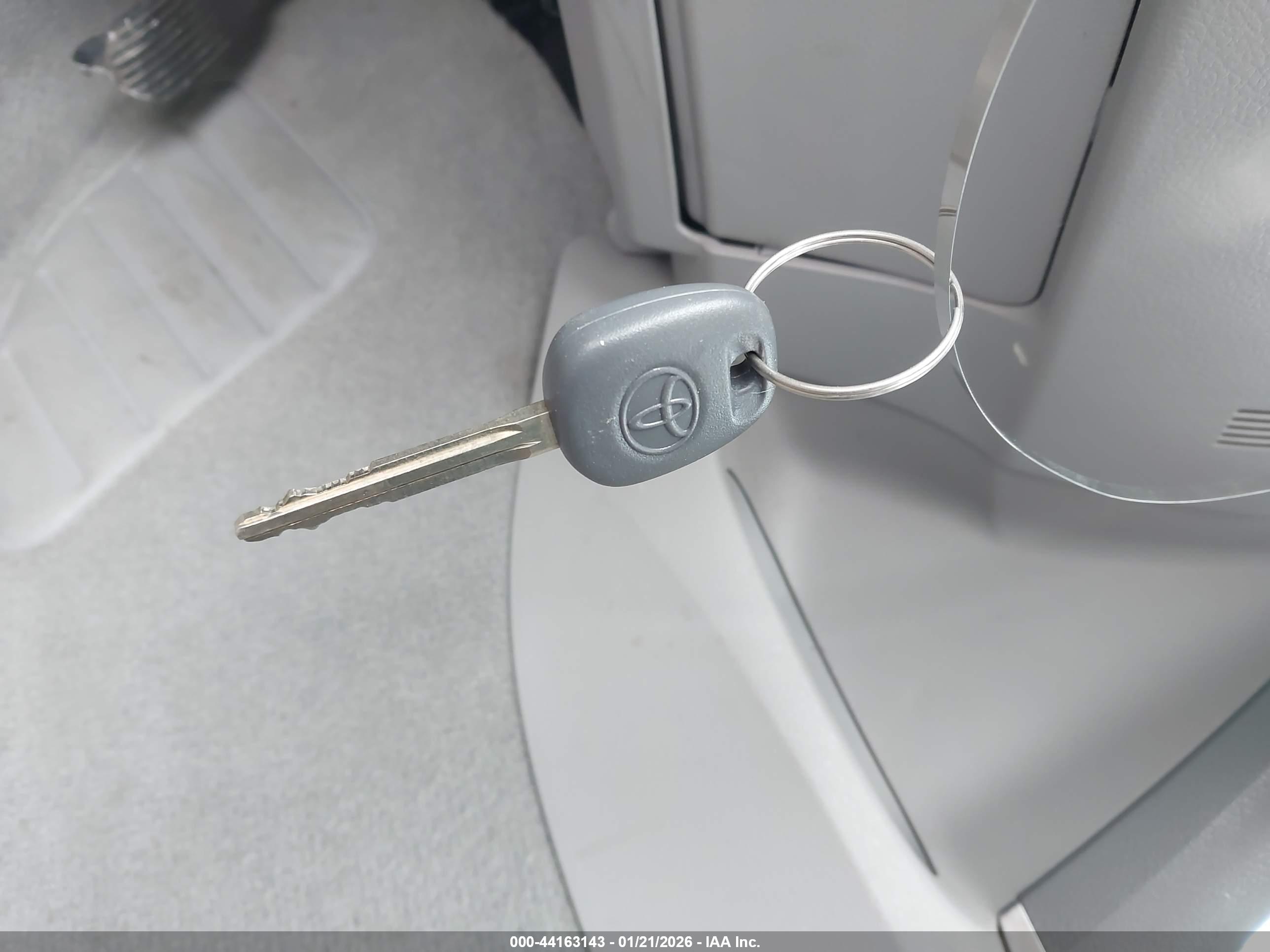 TOYOTA CAMRY image 11