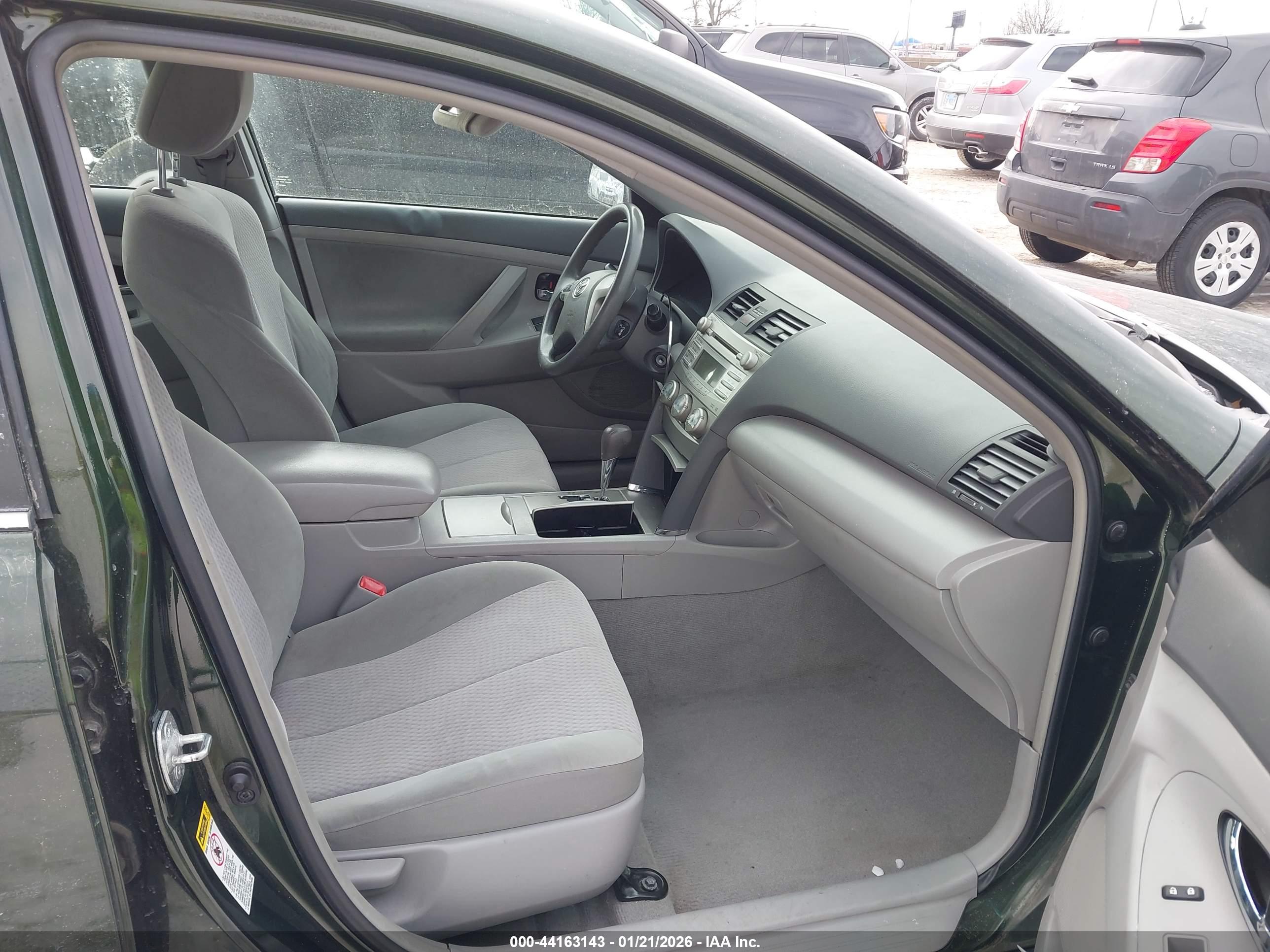 TOYOTA CAMRY image 5
