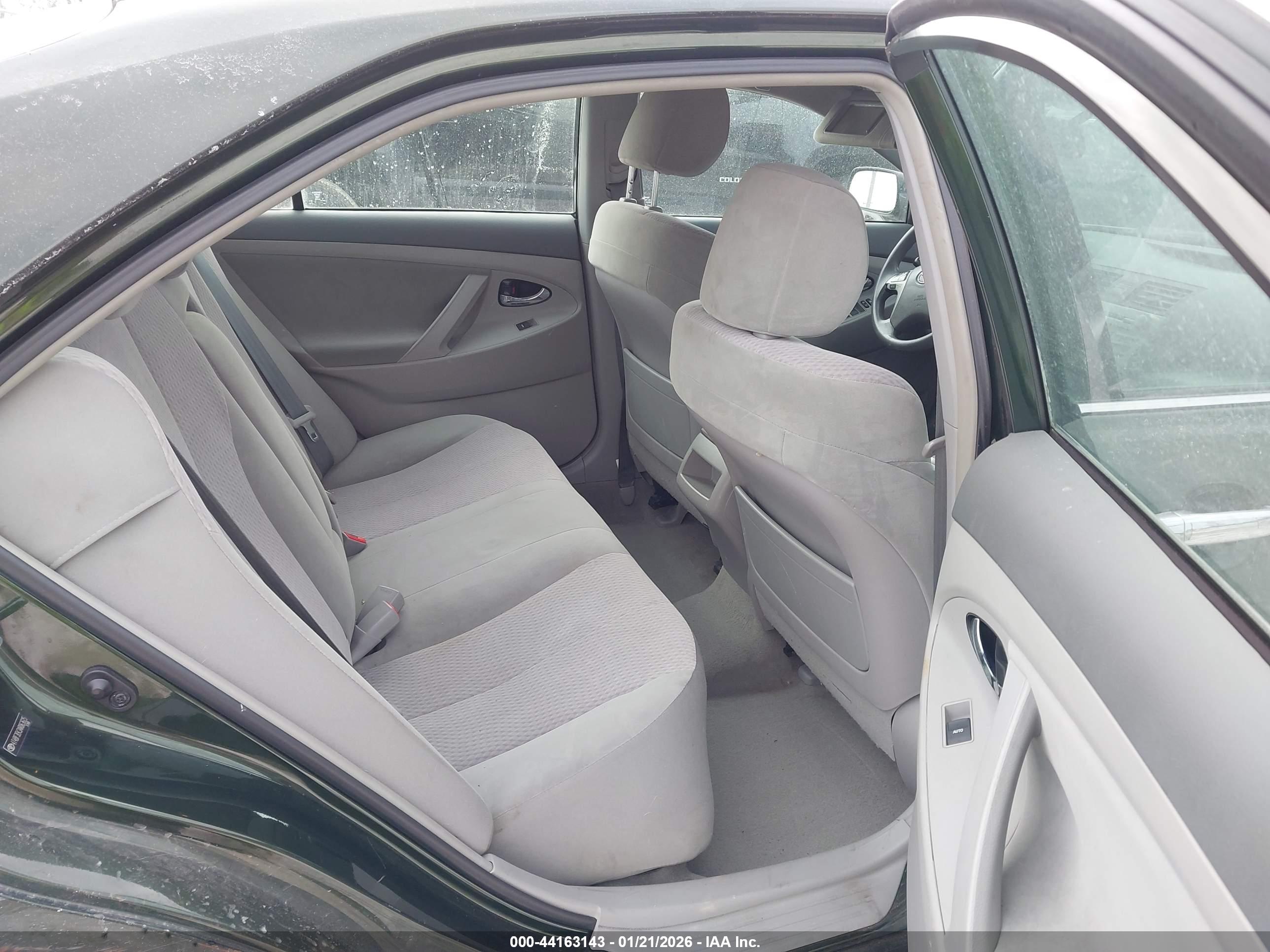 TOYOTA CAMRY image 8