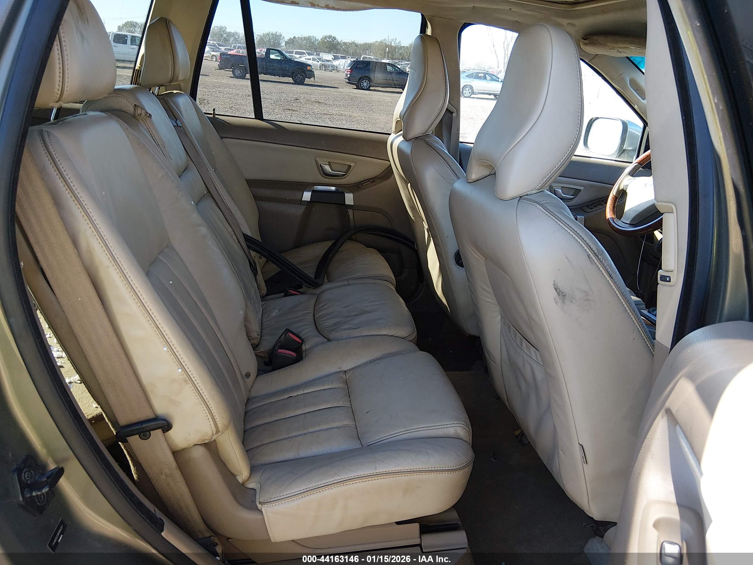 VOLVO XC90 image 8