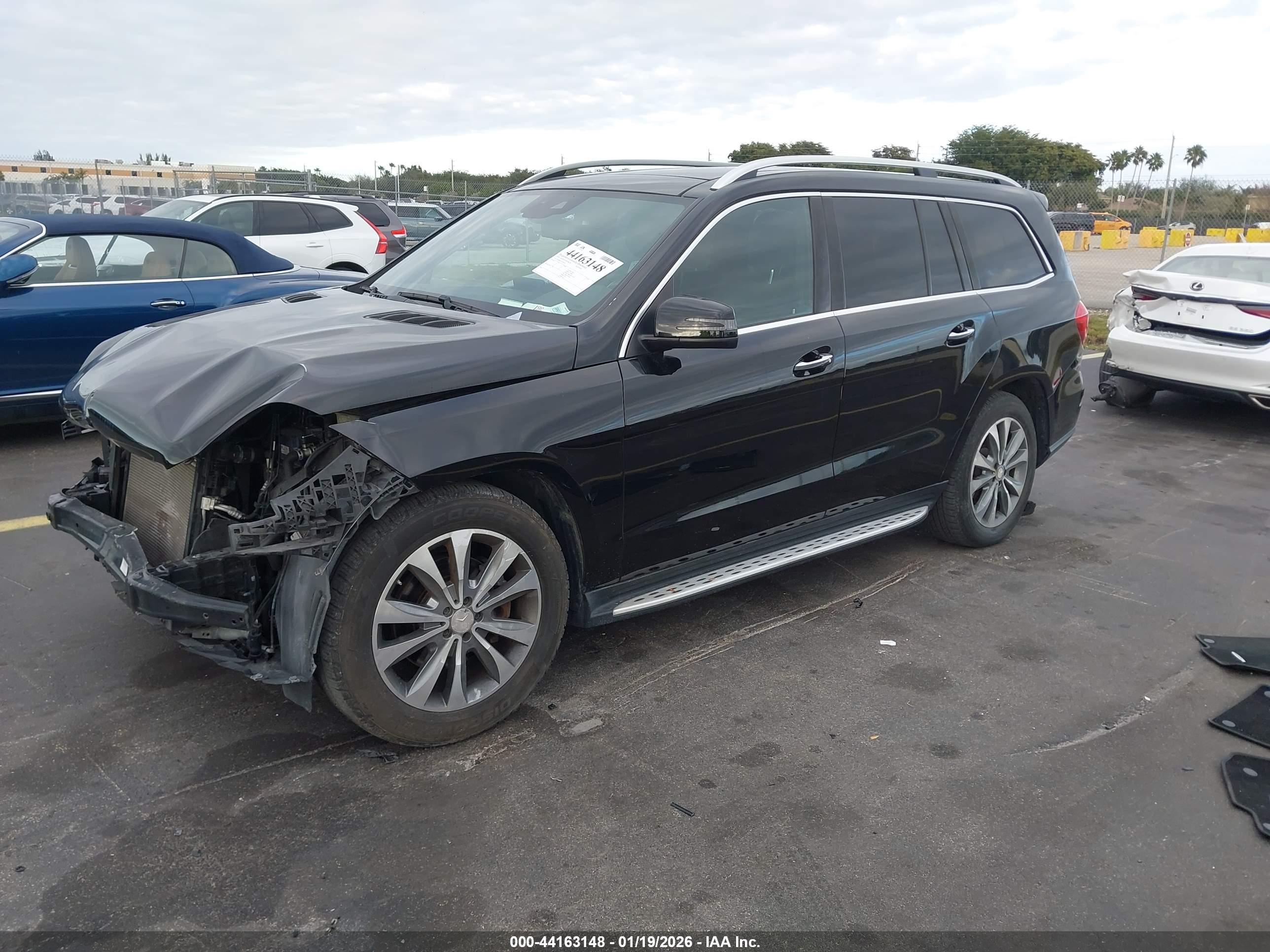 MERCEDES-BENZ GLS image 2