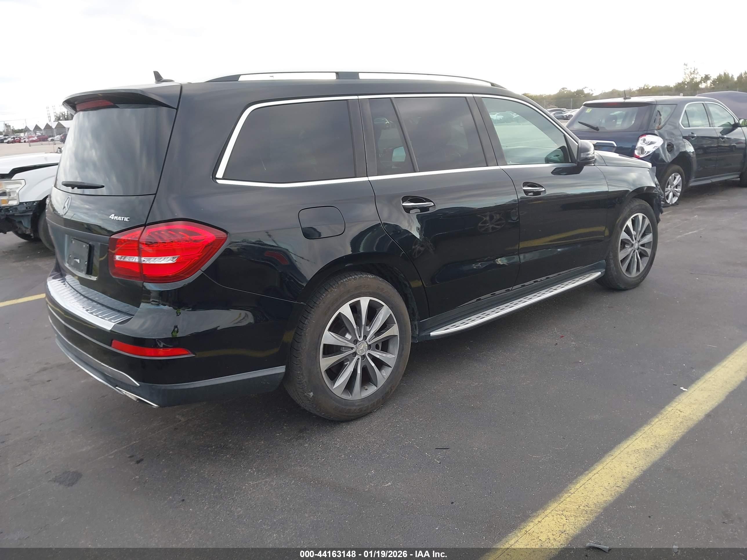 MERCEDES-BENZ GLS image 4