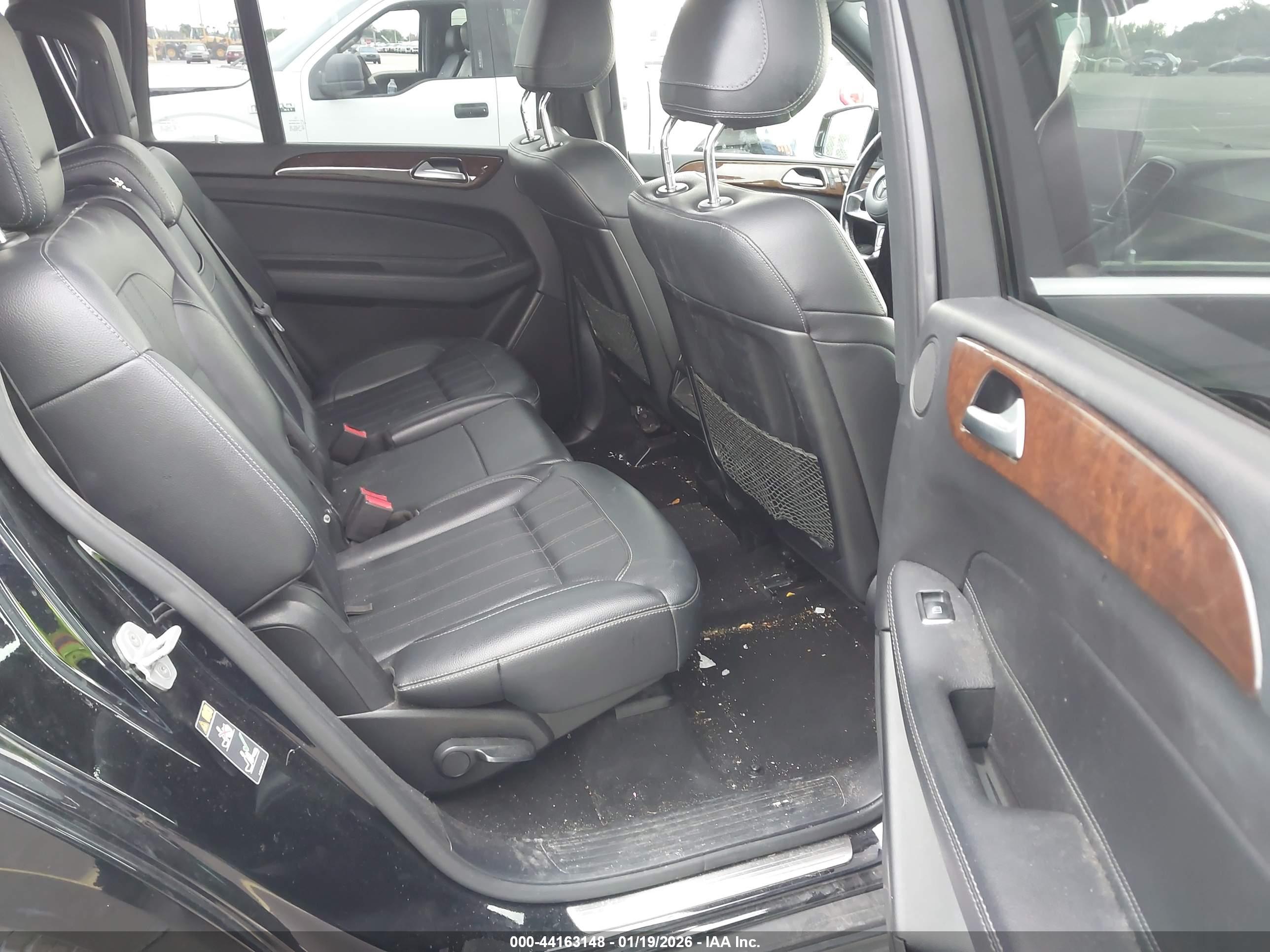 MERCEDES-BENZ GLS image 8