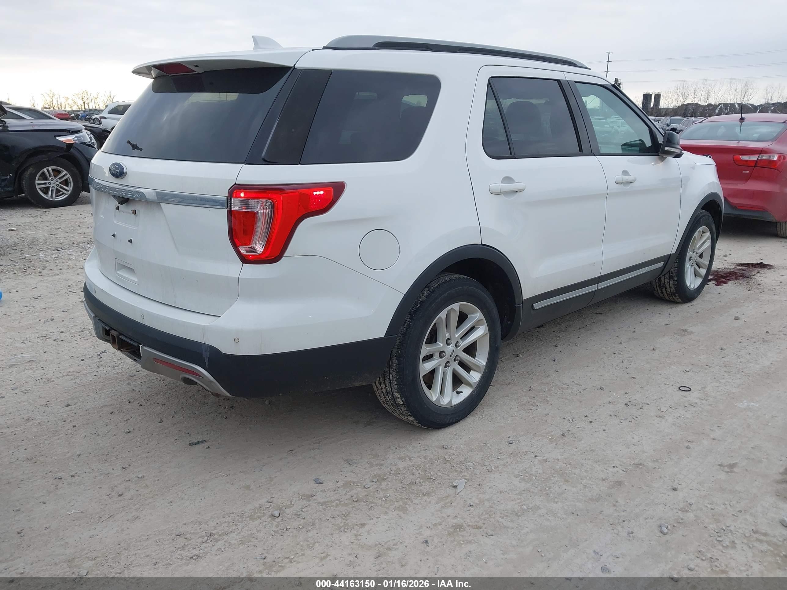 FORD EXPLORER image 4