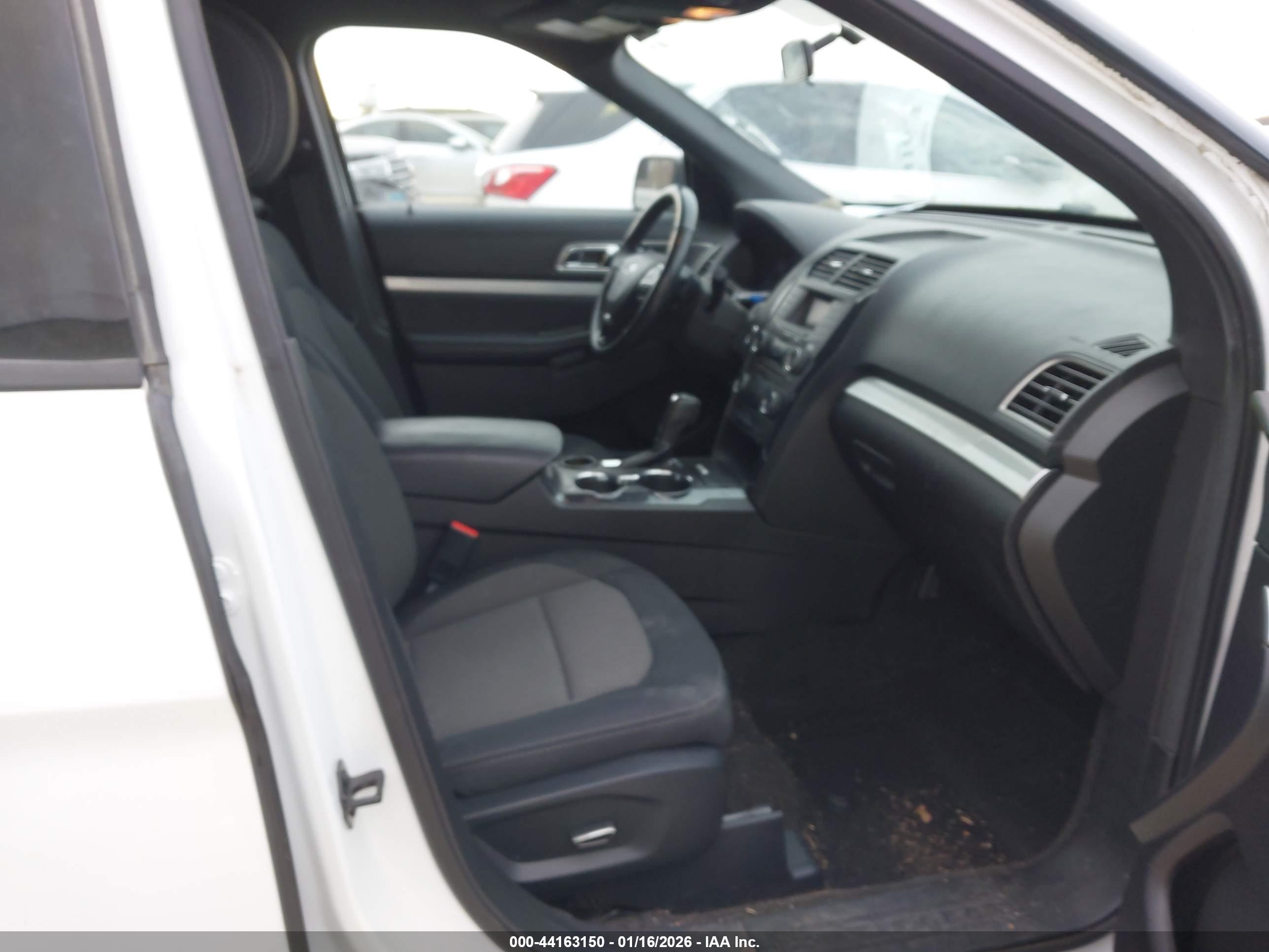 FORD EXPLORER image 5